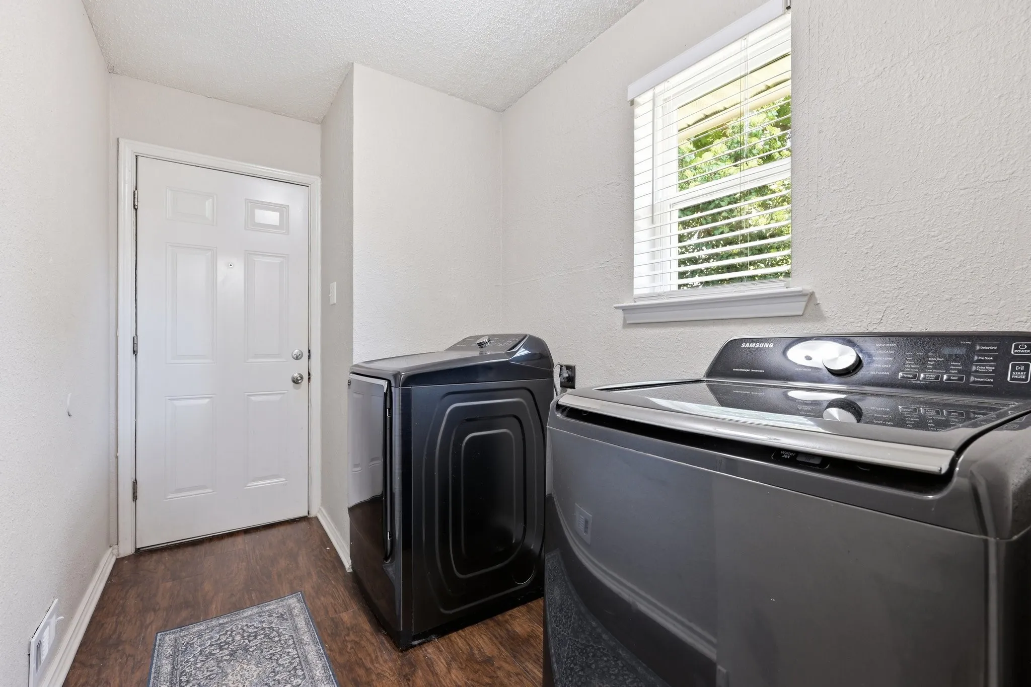 Single Family Residence For Rent in Dallas County , 5019 Blanchard Drive, Dallas, Texas 75227, 4 Bedroom, 2 Bathroom, 2 Garage spaces, 2,004 Sqft, built in 1968, mls#21412687, Real Estate Agent in Dallas, Homes For Rent in Dallas county, Homes For Rent in Dallas, Realtor in Dallas Texas, Real Estate Brokerage Independent Realty Texas, Luminita Cordes Realtor