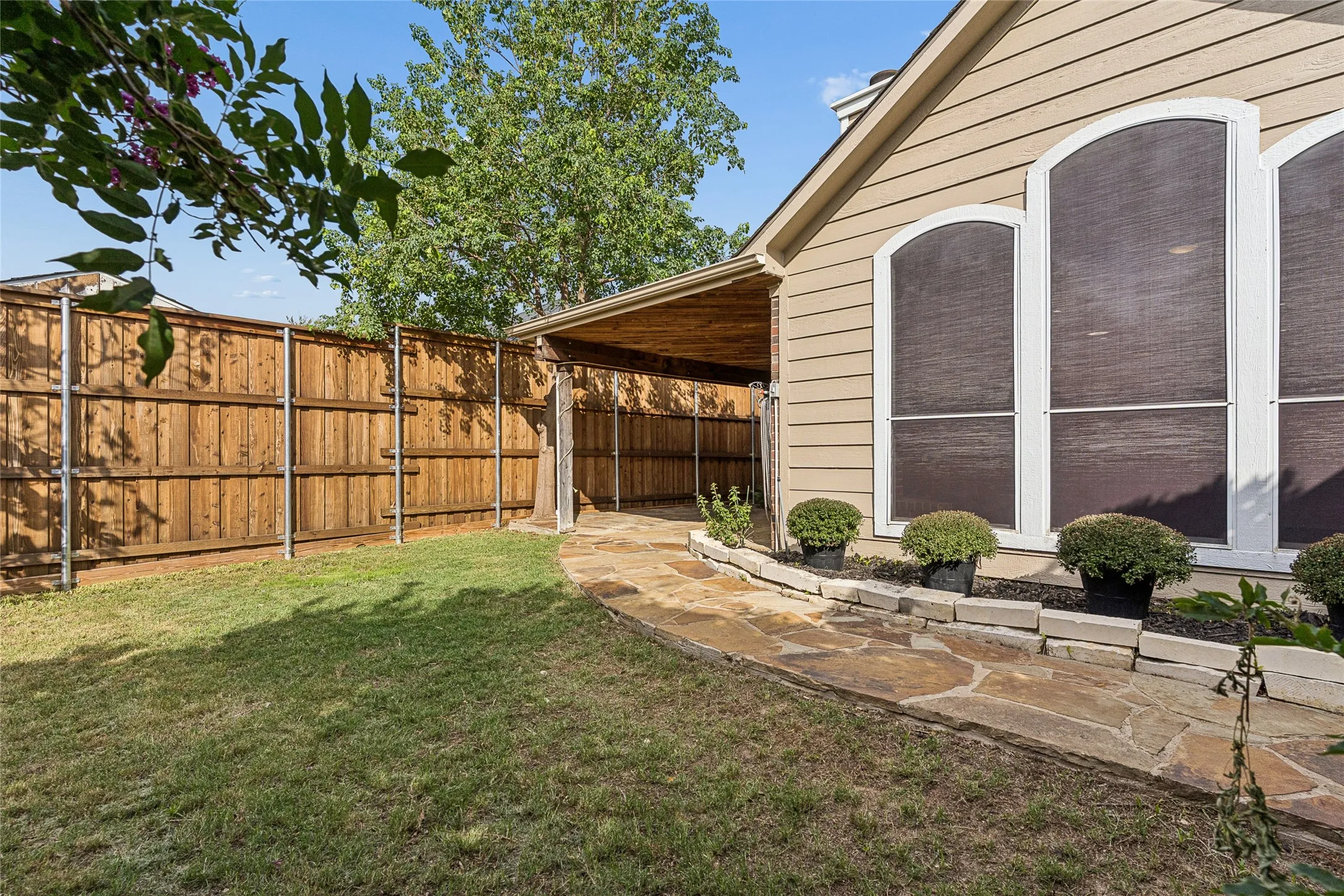 Single Family Residence For Sale in Denton County , 1524 Fairfield Court, Lewisville, Texas 75077, 4 Bedroom, 2 Bathroom, 2 Garage spaces, 2,069 Sqft, built in 1996, mls#21409169, Real Estate Agent in Lewisville, Homes For Sale in Denton county, Homes For Sale in Lewisville, Realtor in Lewisville Texas, Real Estate Brokerage Independent Realty Texas, Luminita Cordes Realtor