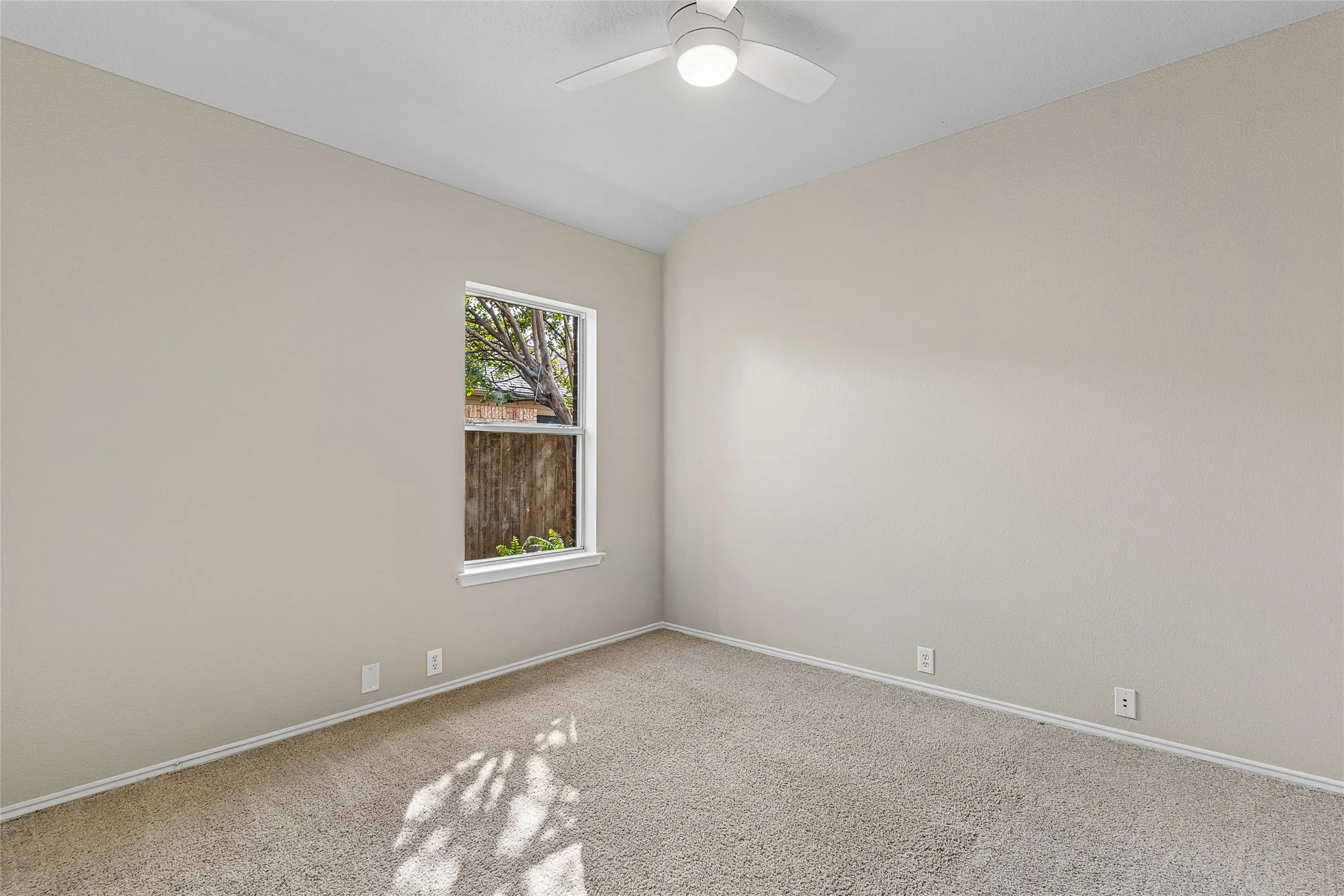Single Family Residence For Sale in Denton County , 1524 Fairfield Court, Lewisville, Texas 75077, 4 Bedroom, 2 Bathroom, 2 Garage spaces, 2,069 Sqft, built in 1996, mls#21409169, Real Estate Agent in Lewisville, Homes For Sale in Denton county, Homes For Sale in Lewisville, Realtor in Lewisville Texas, Real Estate Brokerage Independent Realty Texas, Luminita Cordes Realtor