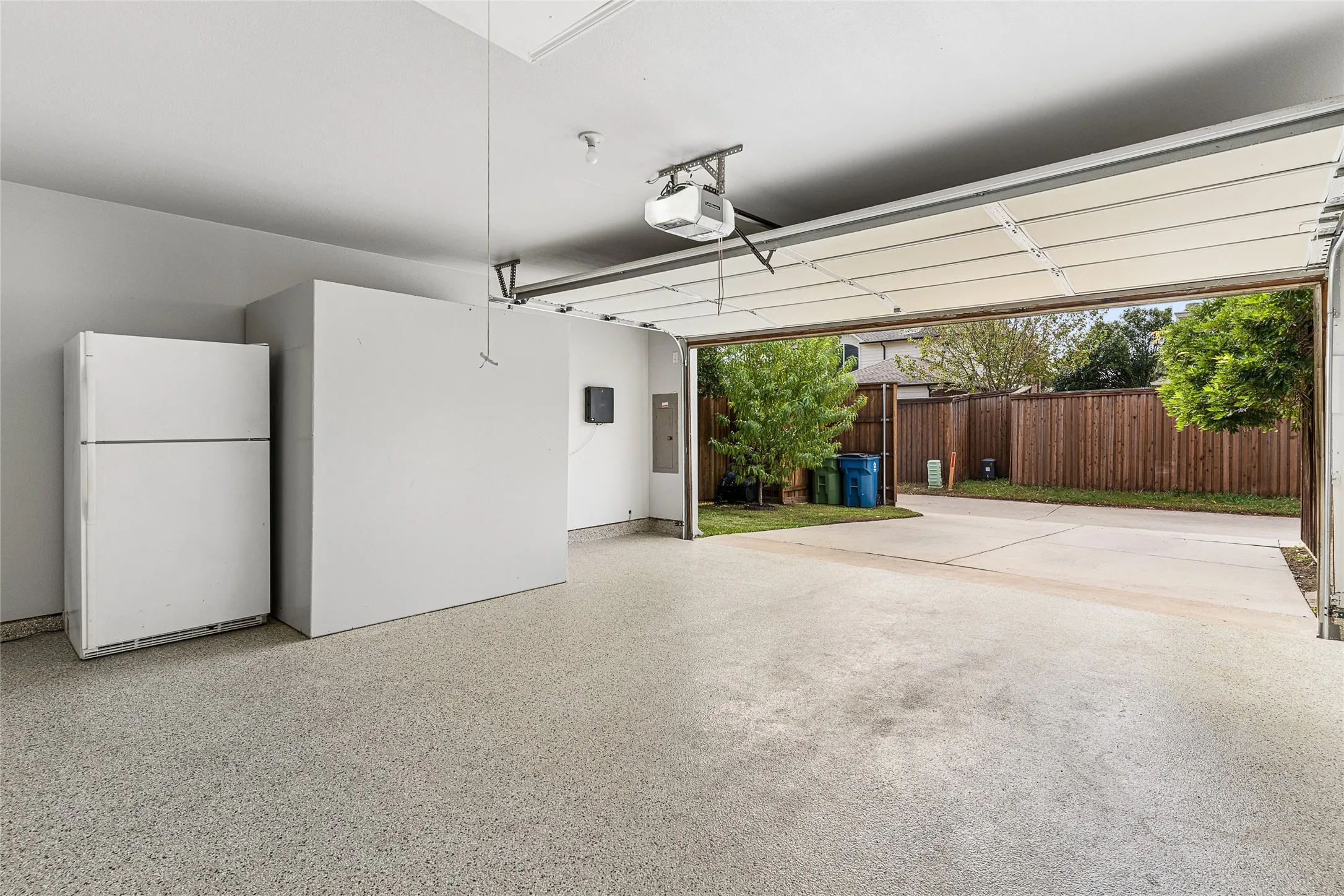 Single Family Residence For Sale in Denton County , 1524 Fairfield Court, Lewisville, Texas 75077, 4 Bedroom, 2 Bathroom, 2 Garage spaces, 2,069 Sqft, built in 1996, mls#21409169, Real Estate Agent in Lewisville, Homes For Sale in Denton county, Homes For Sale in Lewisville, Realtor in Lewisville Texas, Real Estate Brokerage Independent Realty Texas, Luminita Cordes Realtor