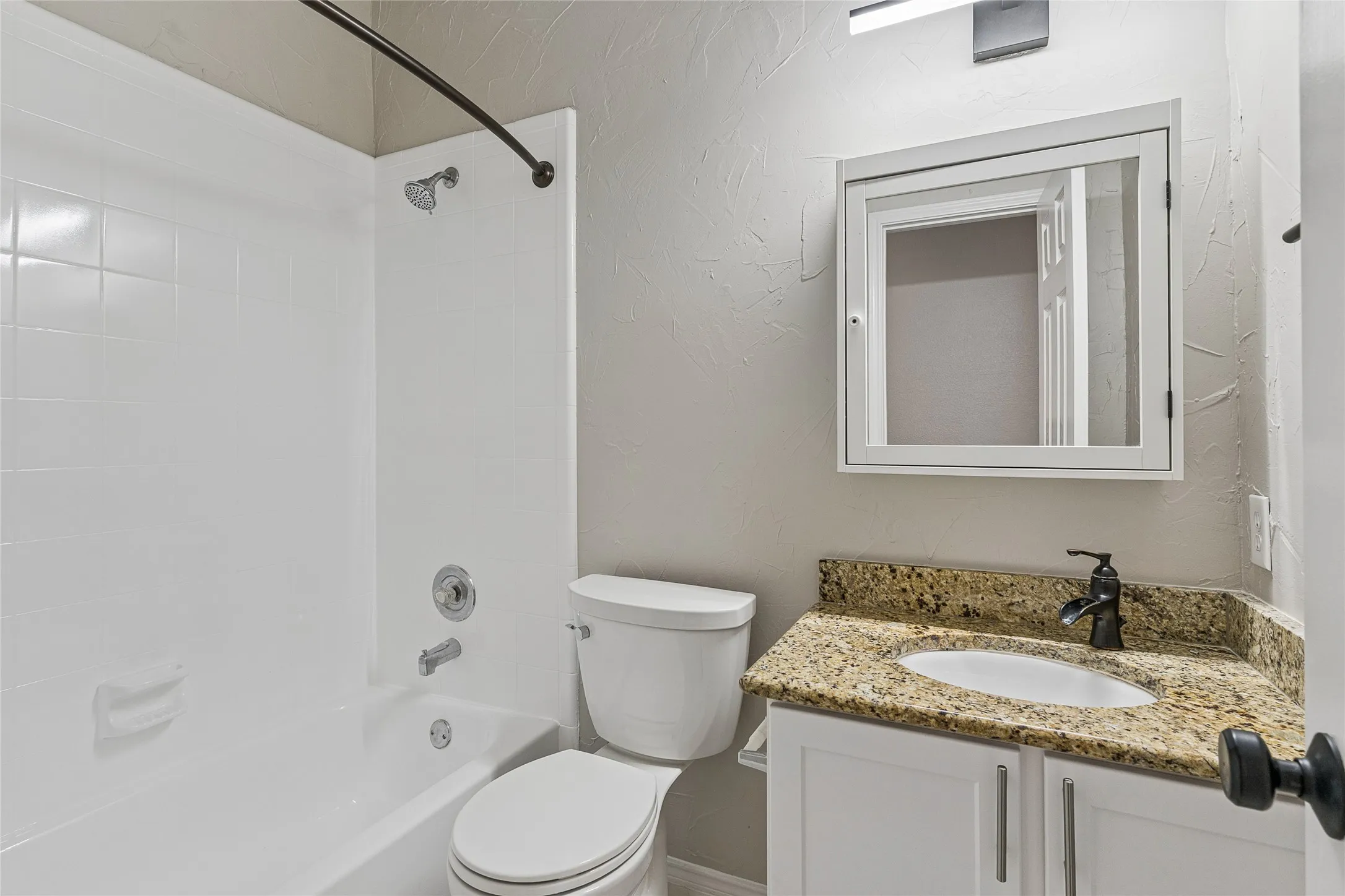 Single Family Residence For Sale in Denton County , 1524 Fairfield Court, Lewisville, Texas 75077, 4 Bedroom, 2 Bathroom, 2 Garage spaces, 2,069 Sqft, built in 1996, mls#21409169, Real Estate Agent in Lewisville, Homes For Sale in Denton county, Homes For Sale in Lewisville, Realtor in Lewisville Texas, Real Estate Brokerage Independent Realty Texas, Luminita Cordes Realtor
