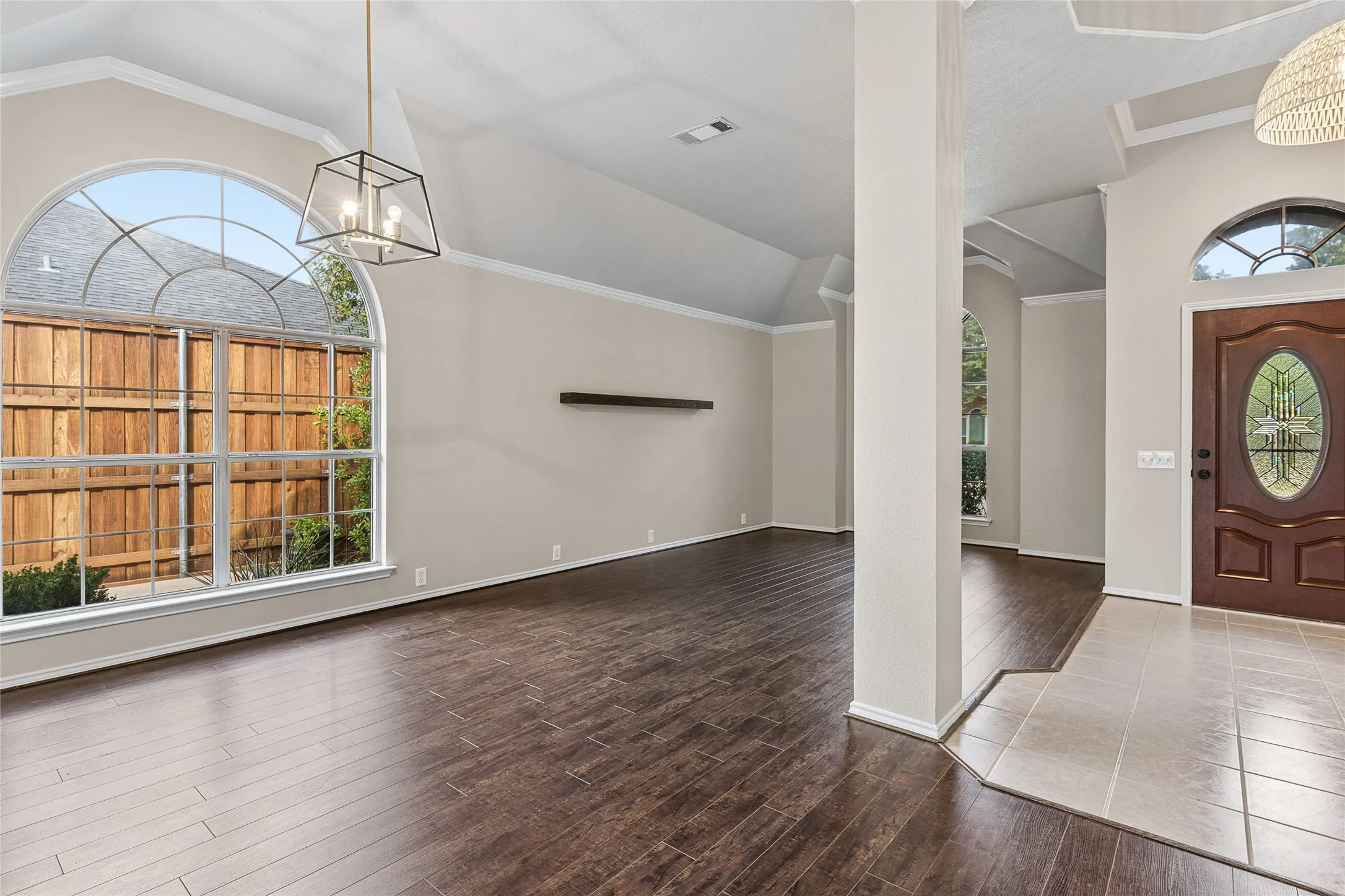Single Family Residence For Sale in Denton County , 1524 Fairfield Court, Lewisville, Texas 75077, 4 Bedroom, 2 Bathroom, 2 Garage spaces, 2,069 Sqft, built in 1996, mls#21409169, Real Estate Agent in Lewisville, Homes For Sale in Denton county, Homes For Sale in Lewisville, Realtor in Lewisville Texas, Real Estate Brokerage Independent Realty Texas, Luminita Cordes Realtor