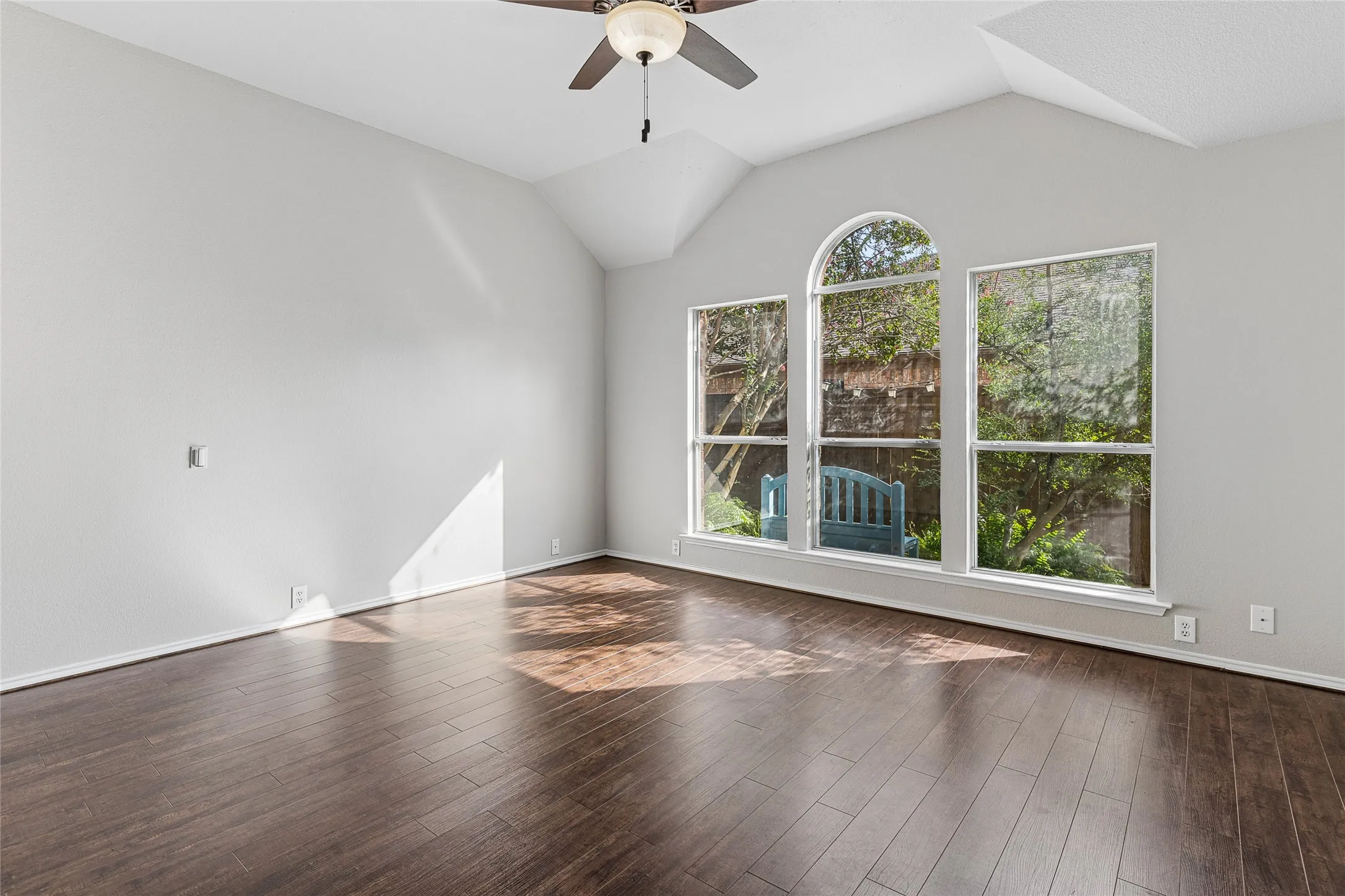 Single Family Residence For Sale in Denton County , 1524 Fairfield Court, Lewisville, Texas 75077, 4 Bedroom, 2 Bathroom, 2 Garage spaces, 2,069 Sqft, built in 1996, mls#21409169, Real Estate Agent in Lewisville, Homes For Sale in Denton county, Homes For Sale in Lewisville, Realtor in Lewisville Texas, Real Estate Brokerage Independent Realty Texas, Luminita Cordes Realtor