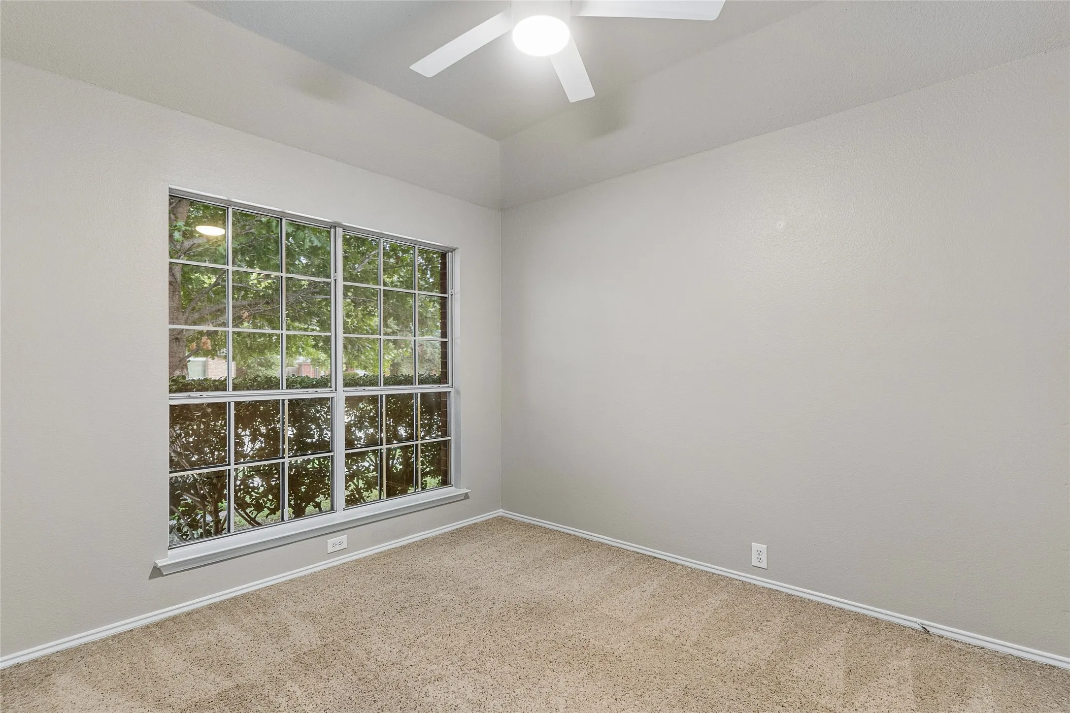 Single Family Residence For Sale in Denton County , 1524 Fairfield Court, Lewisville, Texas 75077, 4 Bedroom, 2 Bathroom, 2 Garage spaces, 2,069 Sqft, built in 1996, mls#21409169, Real Estate Agent in Lewisville, Homes For Sale in Denton county, Homes For Sale in Lewisville, Realtor in Lewisville Texas, Real Estate Brokerage Independent Realty Texas, Luminita Cordes Realtor
