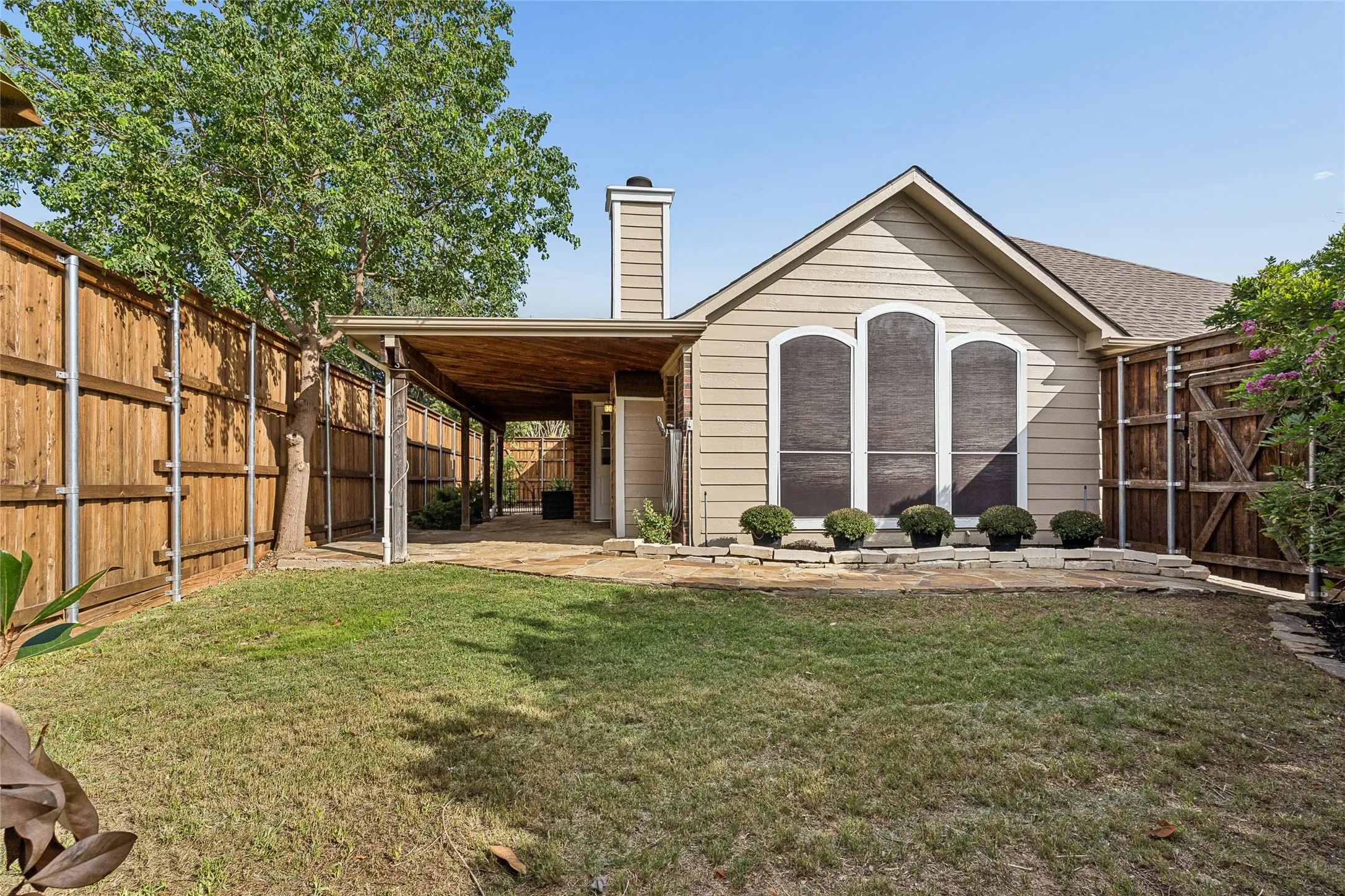Single Family Residence For Sale in Denton County , 1524 Fairfield Court, Lewisville, Texas 75077, 4 Bedroom, 2 Bathroom, 2 Garage spaces, 2,069 Sqft, built in 1996, mls#21409169, Real Estate Agent in Lewisville, Homes For Sale in Denton county, Homes For Sale in Lewisville, Realtor in Lewisville Texas, Real Estate Brokerage Independent Realty Texas, Luminita Cordes Realtor