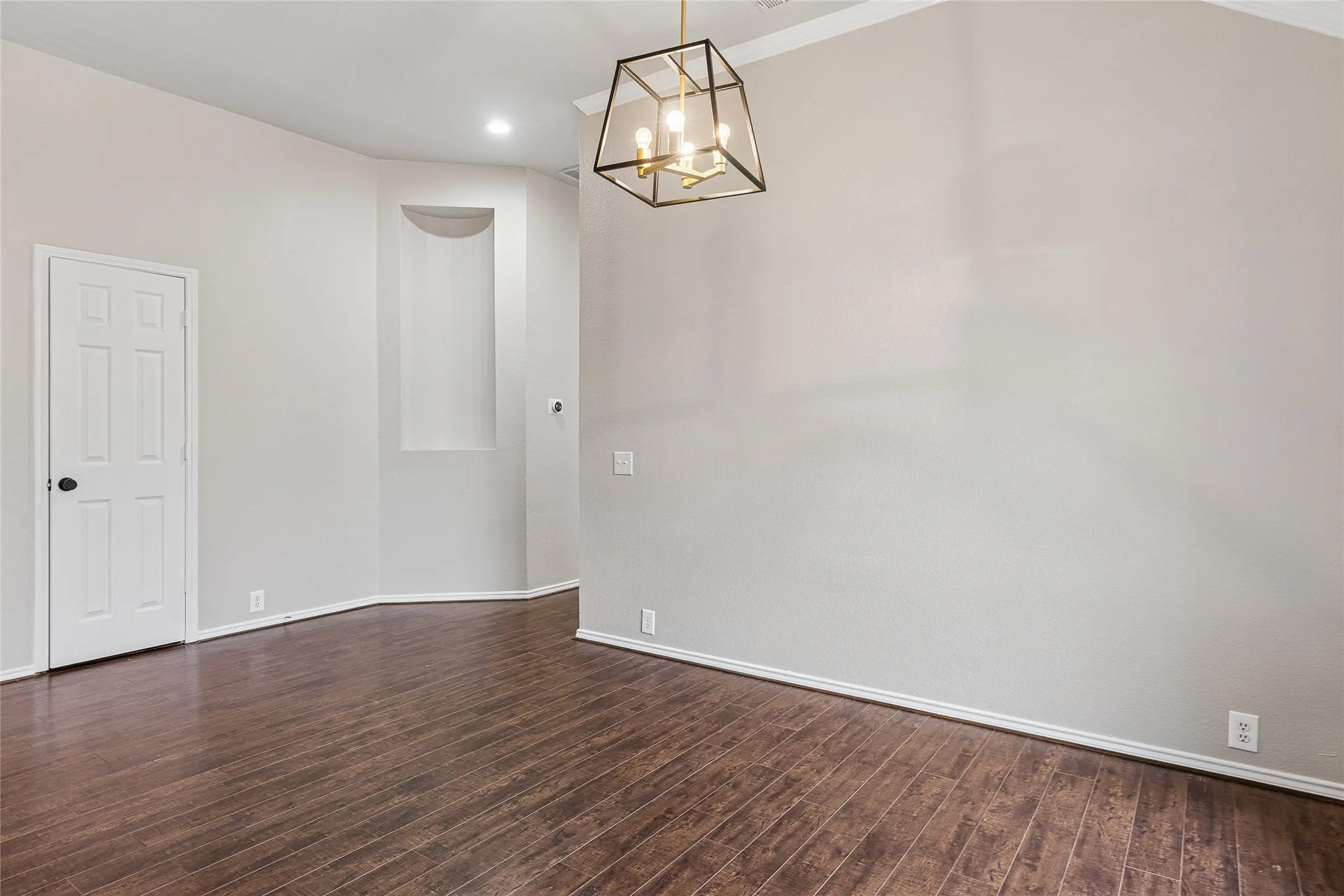 Single Family Residence For Sale in Denton County , 1524 Fairfield Court, Lewisville, Texas 75077, 4 Bedroom, 2 Bathroom, 2 Garage spaces, 2,069 Sqft, built in 1996, mls#21409169, Real Estate Agent in Lewisville, Homes For Sale in Denton county, Homes For Sale in Lewisville, Realtor in Lewisville Texas, Real Estate Brokerage Independent Realty Texas, Luminita Cordes Realtor