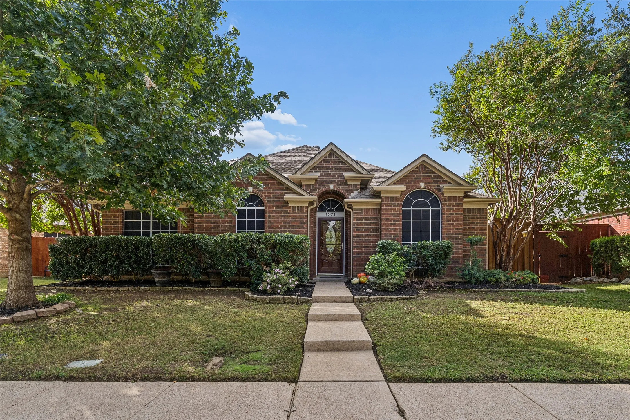 Single Family Residence For Sale in Denton County , 1524 Fairfield Court, Lewisville, Texas 75077, 4 Bedroom, 2 Bathroom, 2 Garage spaces, 2,069 Sqft, built in 1996, mls#21409169, Real Estate Agent in Lewisville, Homes For Sale in Denton county, Homes For Sale in Lewisville, Realtor in Lewisville Texas, Real Estate Brokerage Independent Realty Texas, Luminita Cordes Realtor