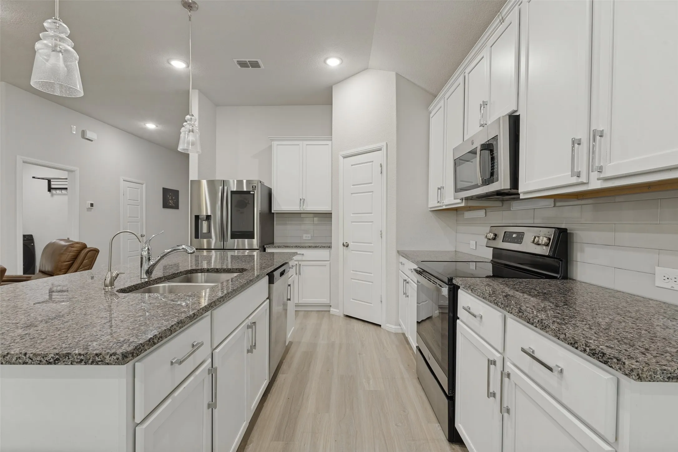 Single Family Residence For Sale in Collin County , 205 Miramar Avenue, Melissa, Texas 75454, 4 Bedroom, 3 Bathroom, 2 Garage spaces, 2,145 Sqft, built in 2021, mls#21412692, Real Estate Agent in Melissa, Homes For Sale in Collin county, Homes For Sale in Melissa, Realtor in Melissa Texas, Real Estate Brokerage Independent Realty Texas, Luminita Cordes Realtor
