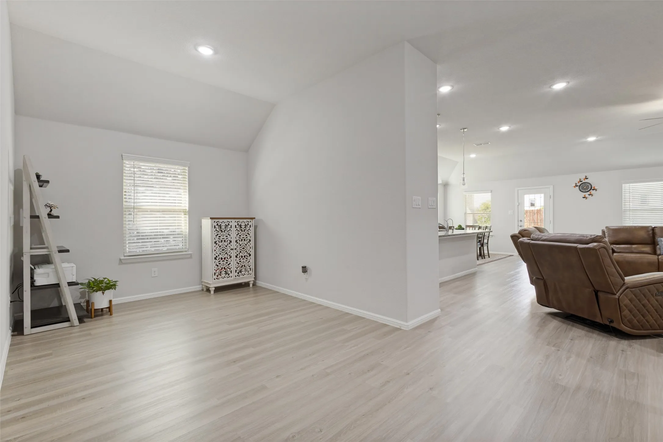 Single Family Residence For Sale in Collin County , 205 Miramar Avenue, Melissa, Texas 75454, 4 Bedroom, 3 Bathroom, 2 Garage spaces, 2,145 Sqft, built in 2021, mls#21412692, Real Estate Agent in Melissa, Homes For Sale in Collin county, Homes For Sale in Melissa, Realtor in Melissa Texas, Real Estate Brokerage Independent Realty Texas, Luminita Cordes Realtor