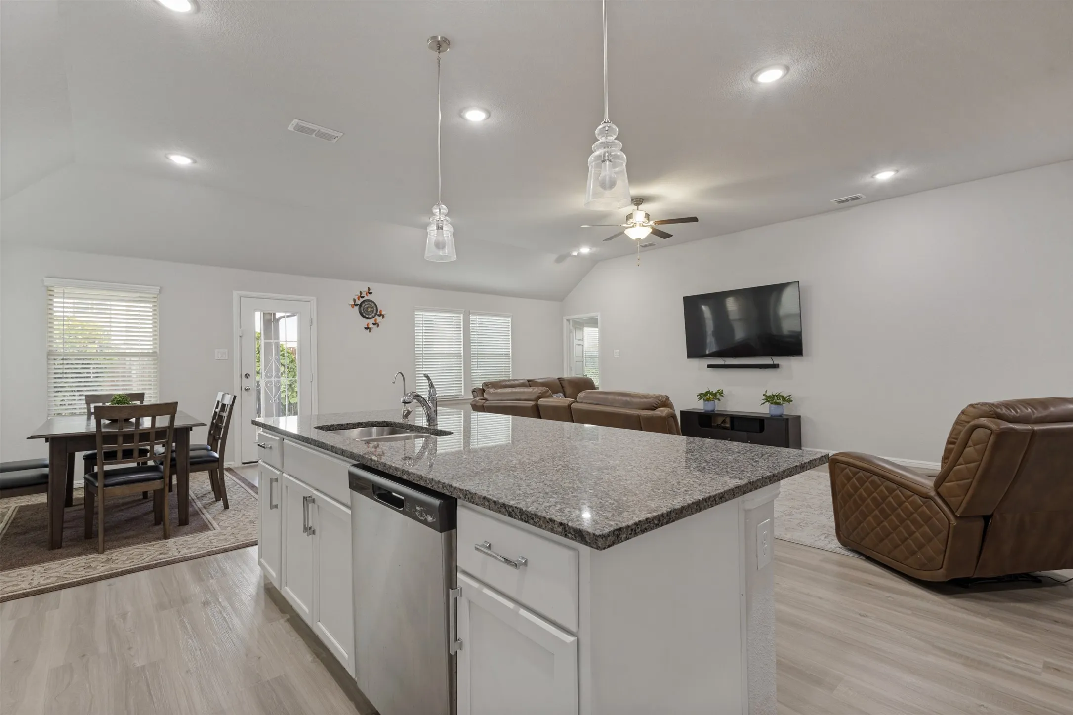 Single Family Residence For Sale in Collin County , 205 Miramar Avenue, Melissa, Texas 75454, 4 Bedroom, 3 Bathroom, 2 Garage spaces, 2,145 Sqft, built in 2021, mls#21412692, Real Estate Agent in Melissa, Homes For Sale in Collin county, Homes For Sale in Melissa, Realtor in Melissa Texas, Real Estate Brokerage Independent Realty Texas, Luminita Cordes Realtor