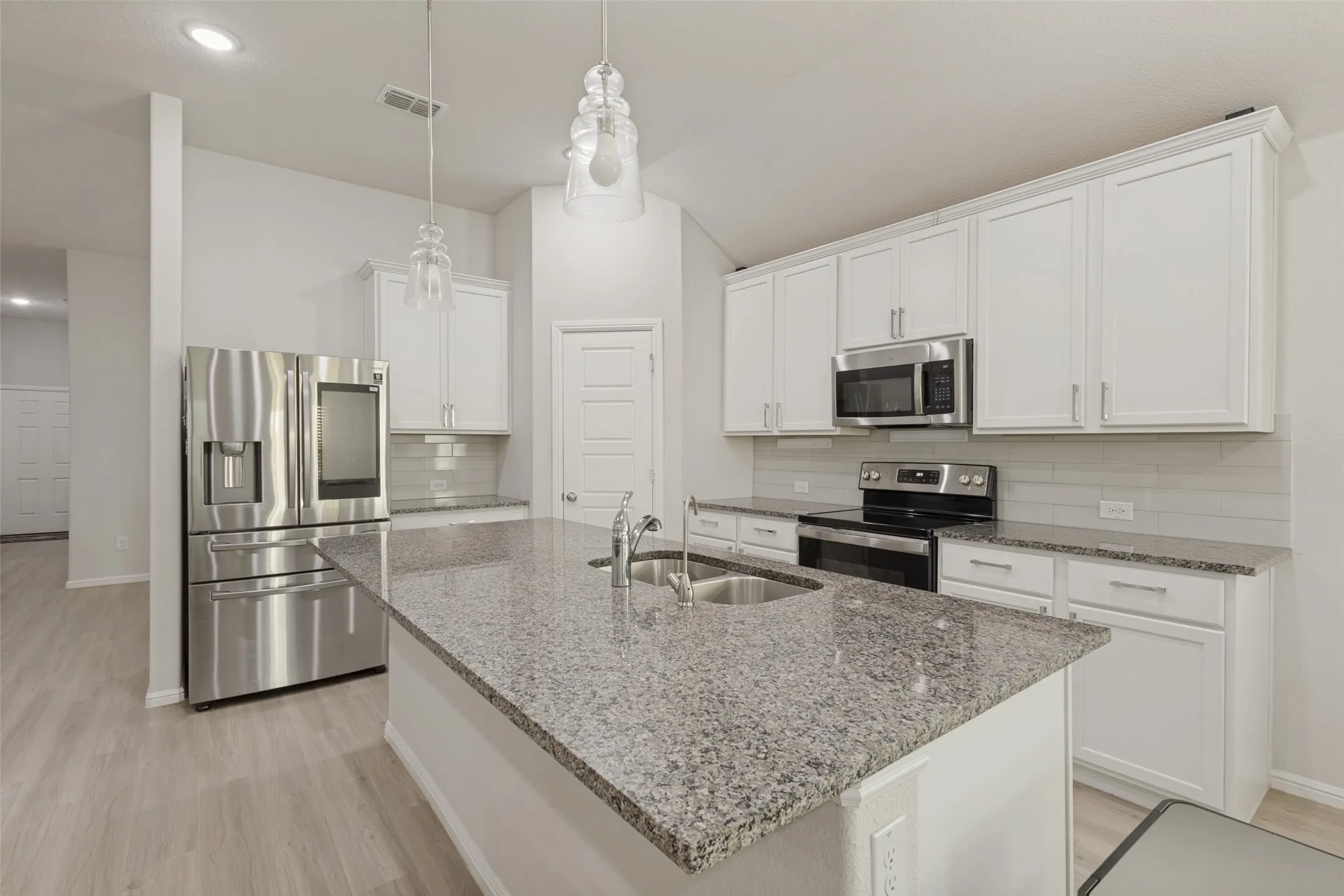Single Family Residence For Sale in Collin County , 205 Miramar Avenue, Melissa, Texas 75454, 4 Bedroom, 3 Bathroom, 2 Garage spaces, 2,145 Sqft, built in 2021, mls#21412692, Real Estate Agent in Melissa, Homes For Sale in Collin county, Homes For Sale in Melissa, Realtor in Melissa Texas, Real Estate Brokerage Independent Realty Texas, Luminita Cordes Realtor