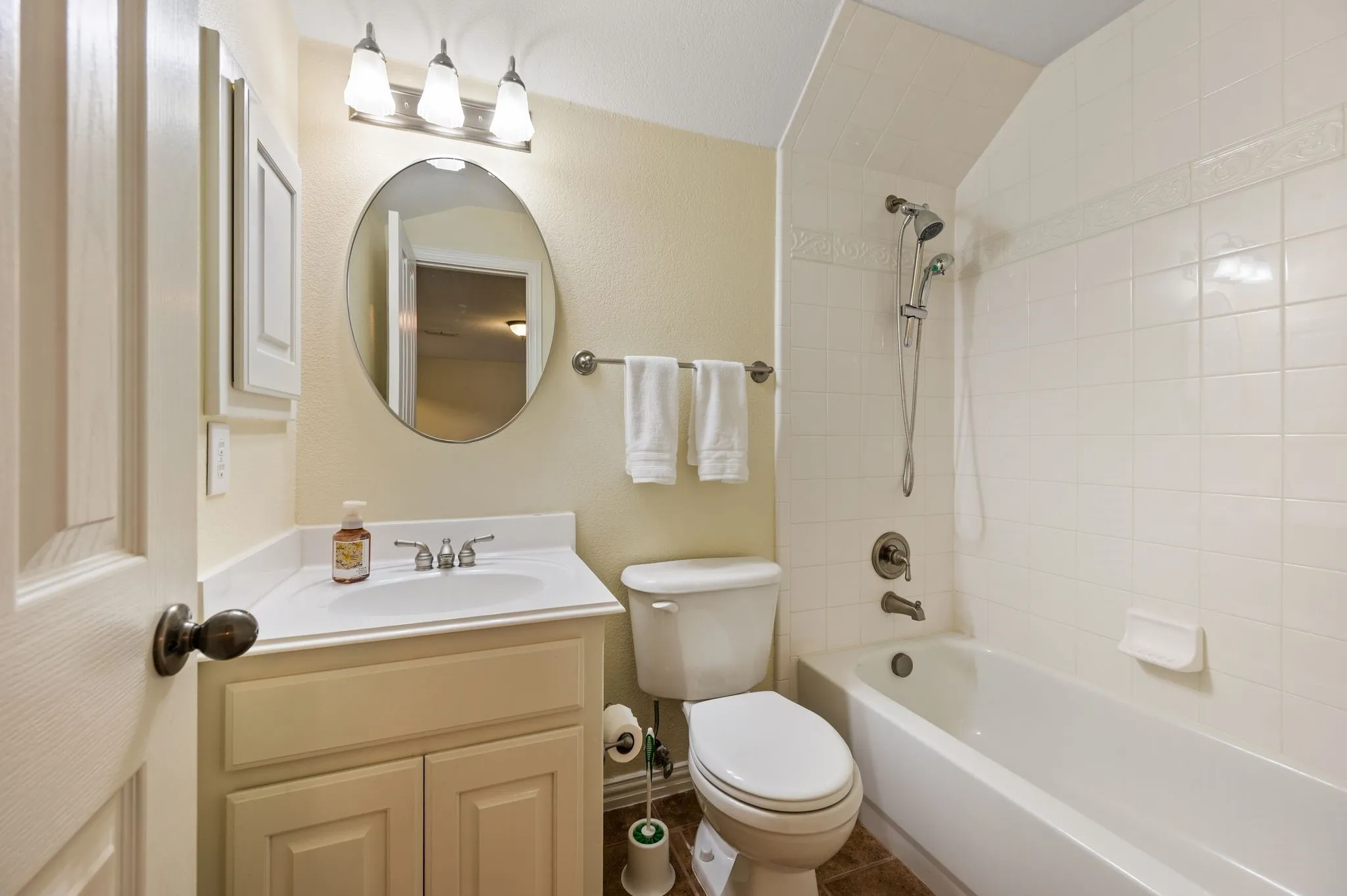 Second floor full bath