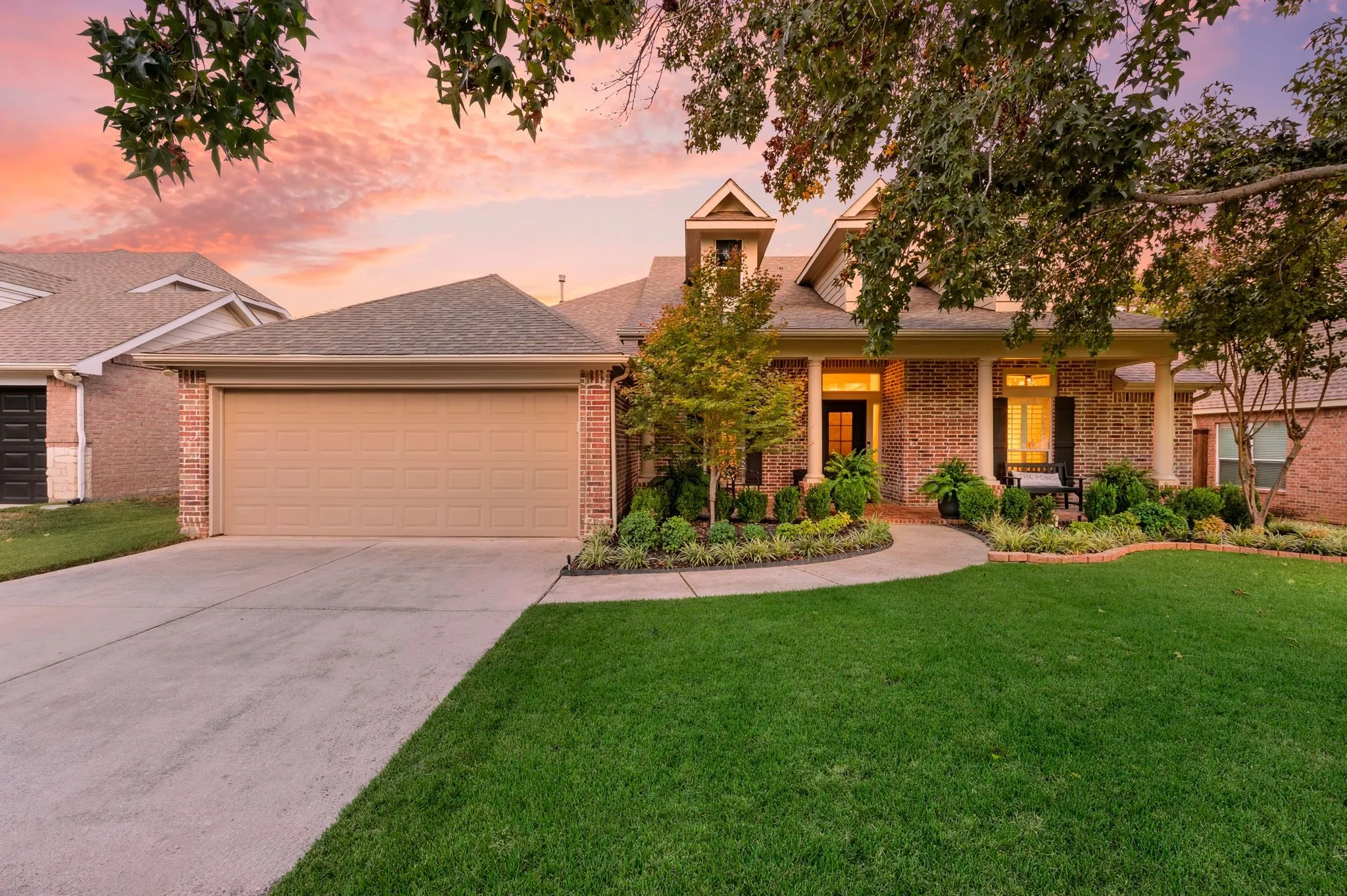 Single Family Residence For Sale in Tarrant County , 916 Water Oak Drive, Grapevine, Texas 76051, 5 Bedroom, 4 Bathroom, 2 Garage spaces, 2,953 Sqft, built in 2003, mls#21402625, Real Estate Agent in Grapevine, Homes For Sale in Tarrant county, Homes For Sale in Grapevine, Realtor in Grapevine Texas, Real Estate Brokerage Independent Realty Texas, Luminita Cordes Realtor