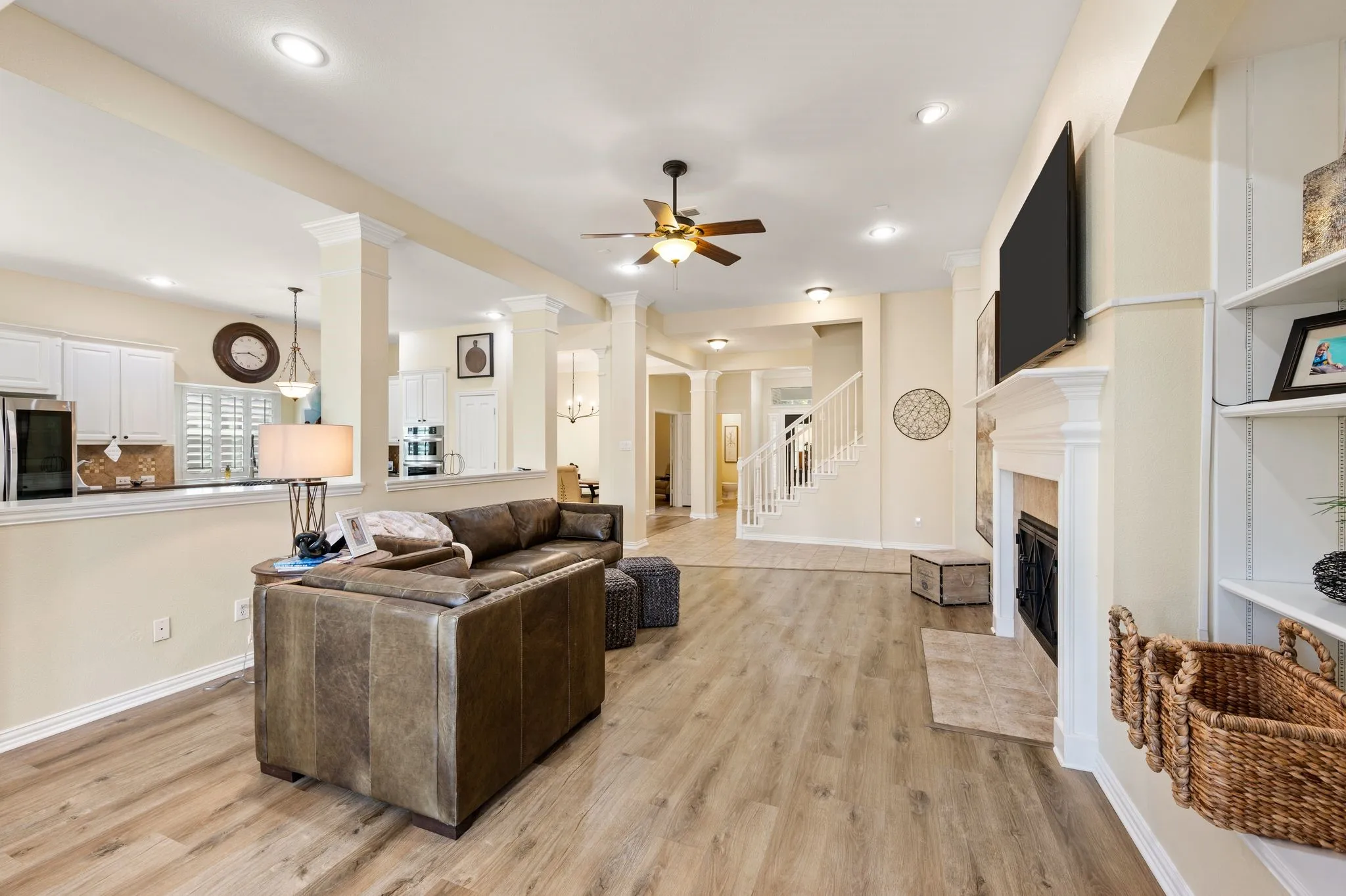 Single Family Residence For Sale in Tarrant County , 916 Water Oak Drive, Grapevine, Texas 76051, 5 Bedroom, 4 Bathroom, 2 Garage spaces, 2,953 Sqft, built in 2003, mls#21402625, Real Estate Agent in Grapevine, Homes For Sale in Tarrant county, Homes For Sale in Grapevine, Realtor in Grapevine Texas, Real Estate Brokerage Independent Realty Texas, Luminita Cordes Realtor