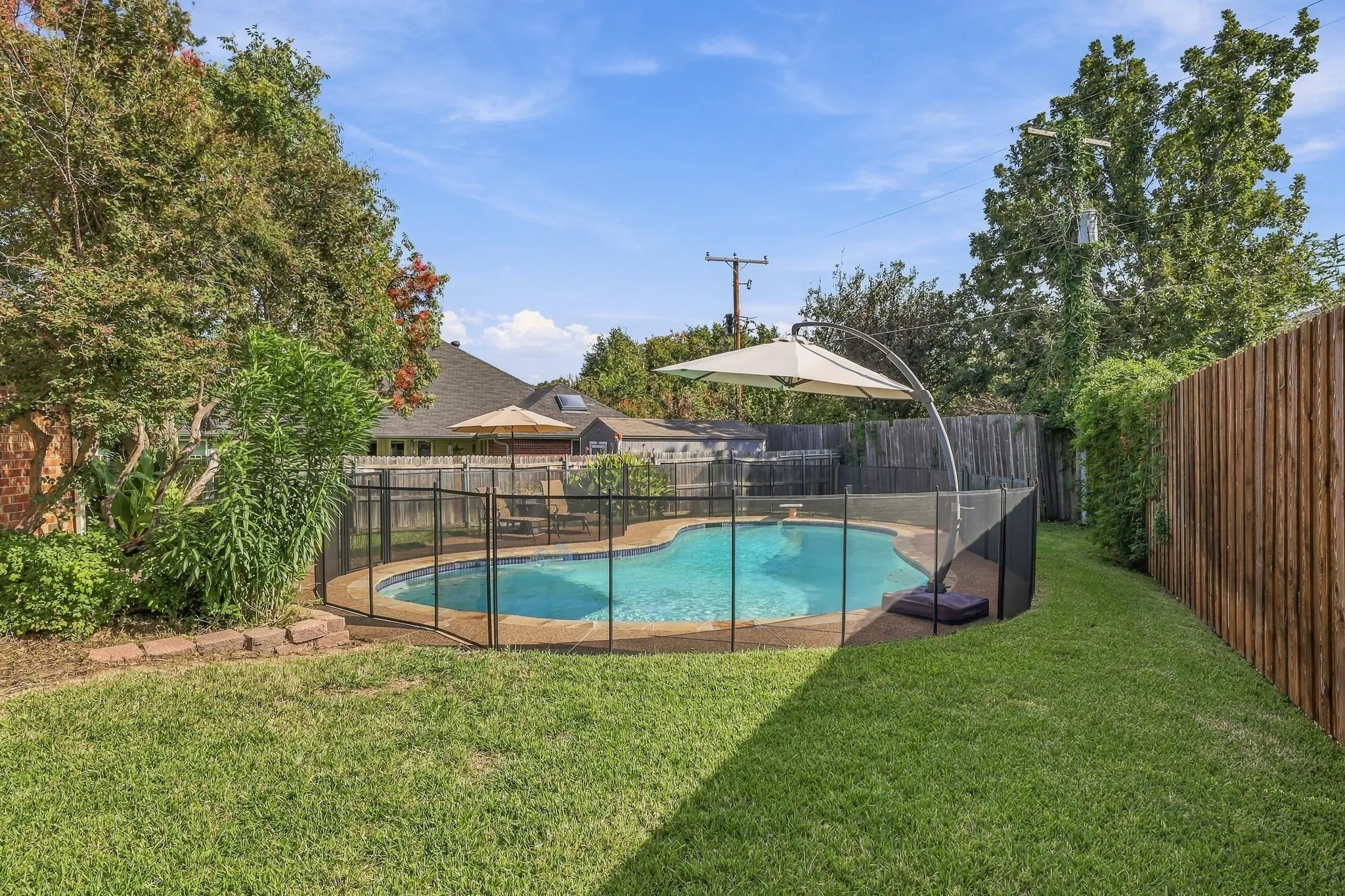 Single Family Residence For Sale in Tarrant County , 7704 Sagebrush Court S, North Richland Hills, Texas 76182, 4 Bedroom, 2 Bathroom, 2 Garage spaces, 1,977 Sqft, built in 1990, mls#21411147, Real Estate Agent in North Richland Hills, Homes For Sale in Tarrant county, Homes For Sale in North Richland Hills, Realtor in North Richland Hills Texas, Real Estate Brokerage Independent Realty Texas, Luminita Cordes Realtor