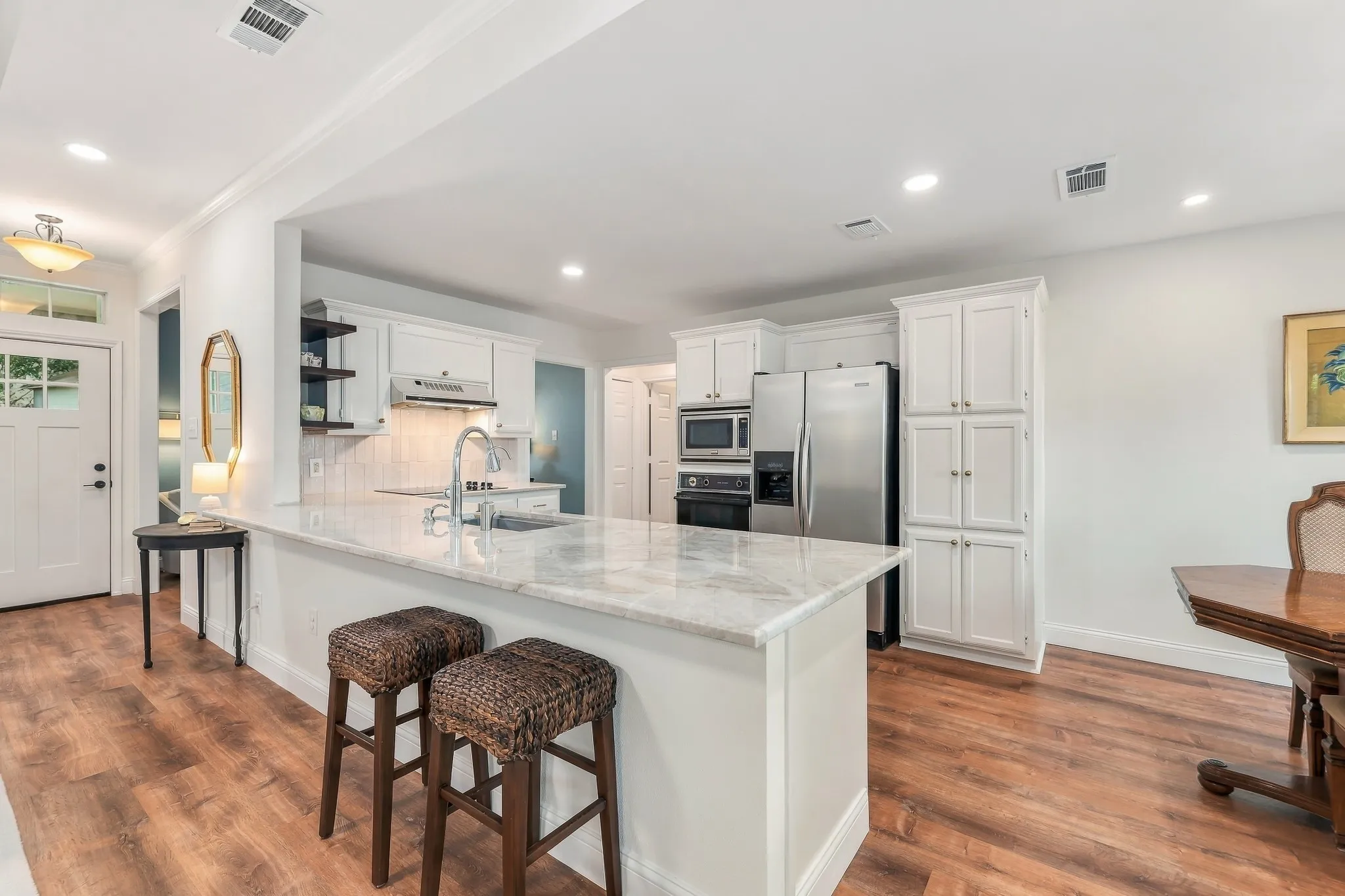 Single Family Residence For Sale in Tarrant County , 7704 Sagebrush Court S, North Richland Hills, Texas 76182, 4 Bedroom, 2 Bathroom, 2 Garage spaces, 1,977 Sqft, built in 1990, mls#21411147, Real Estate Agent in North Richland Hills, Homes For Sale in Tarrant county, Homes For Sale in North Richland Hills, Realtor in North Richland Hills Texas, Real Estate Brokerage Independent Realty Texas, Luminita Cordes Realtor