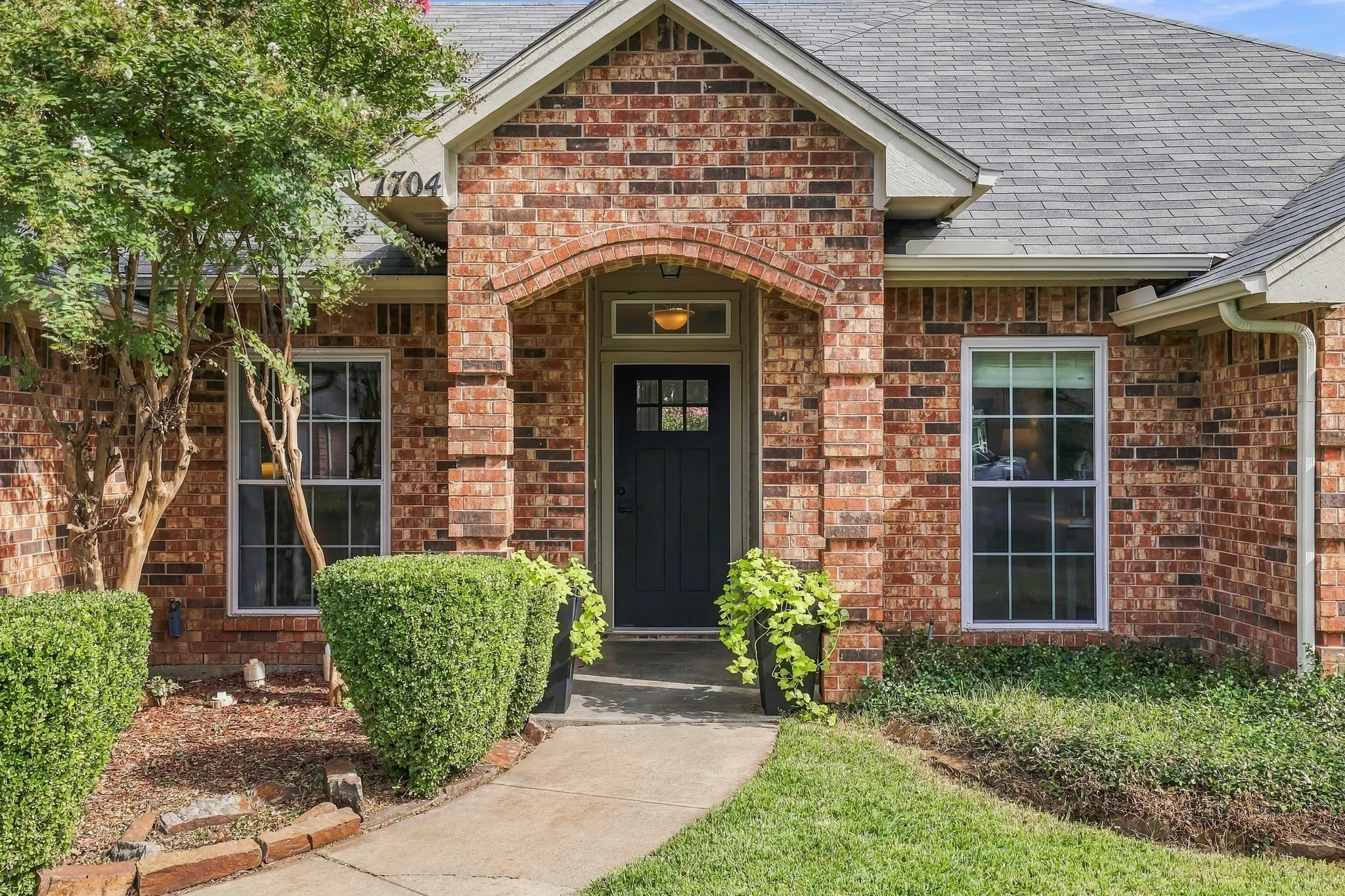 Single Family Residence For Sale in Tarrant County , 7704 Sagebrush Court S, North Richland Hills, Texas 76182, 4 Bedroom, 2 Bathroom, 2 Garage spaces, 1,977 Sqft, built in 1990, mls#21411147, Real Estate Agent in North Richland Hills, Homes For Sale in Tarrant county, Homes For Sale in North Richland Hills, Realtor in North Richland Hills Texas, Real Estate Brokerage Independent Realty Texas, Luminita Cordes Realtor
