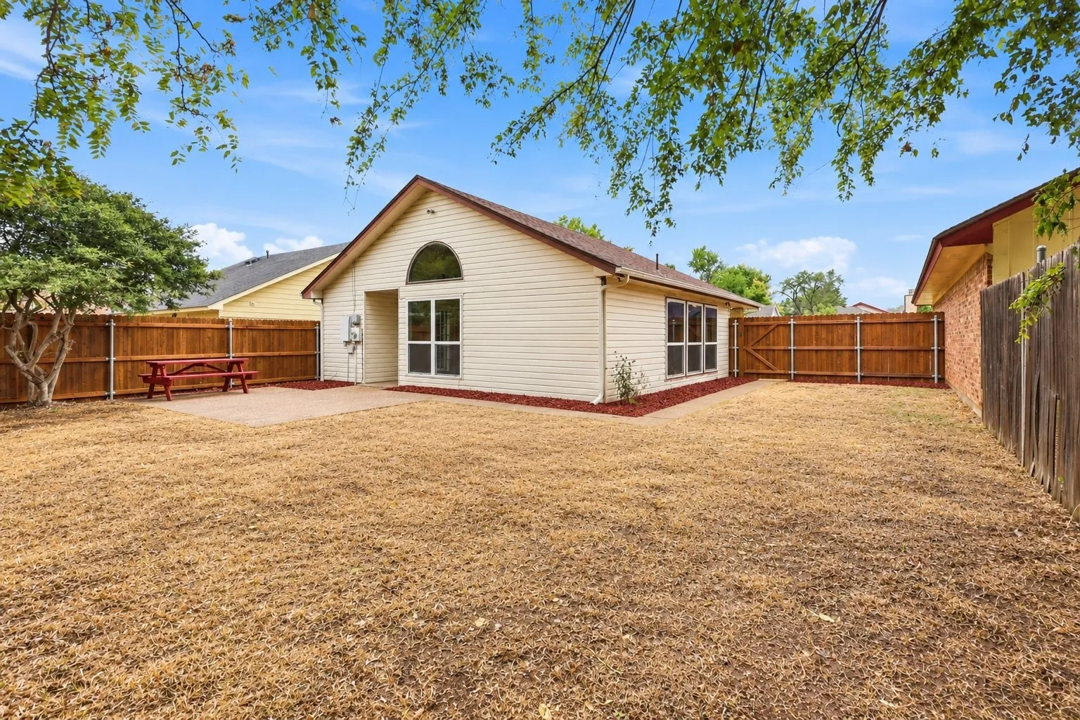 Single Family Residence For Sale in Tarrant County , 2508 Countryside Lane, Fort Worth, Texas 76133, 2 Bedroom, 1 Bathroom, 2 Garage spaces, 809 Sqft, built in 1984, mls#21404605, Real Estate Agent in Fort Worth, Homes For Sale in Tarrant county, Homes For Sale in Fort Worth, Realtor in Fort Worth Texas, Real Estate Brokerage Independent Realty Texas, Luminita Cordes Realtor