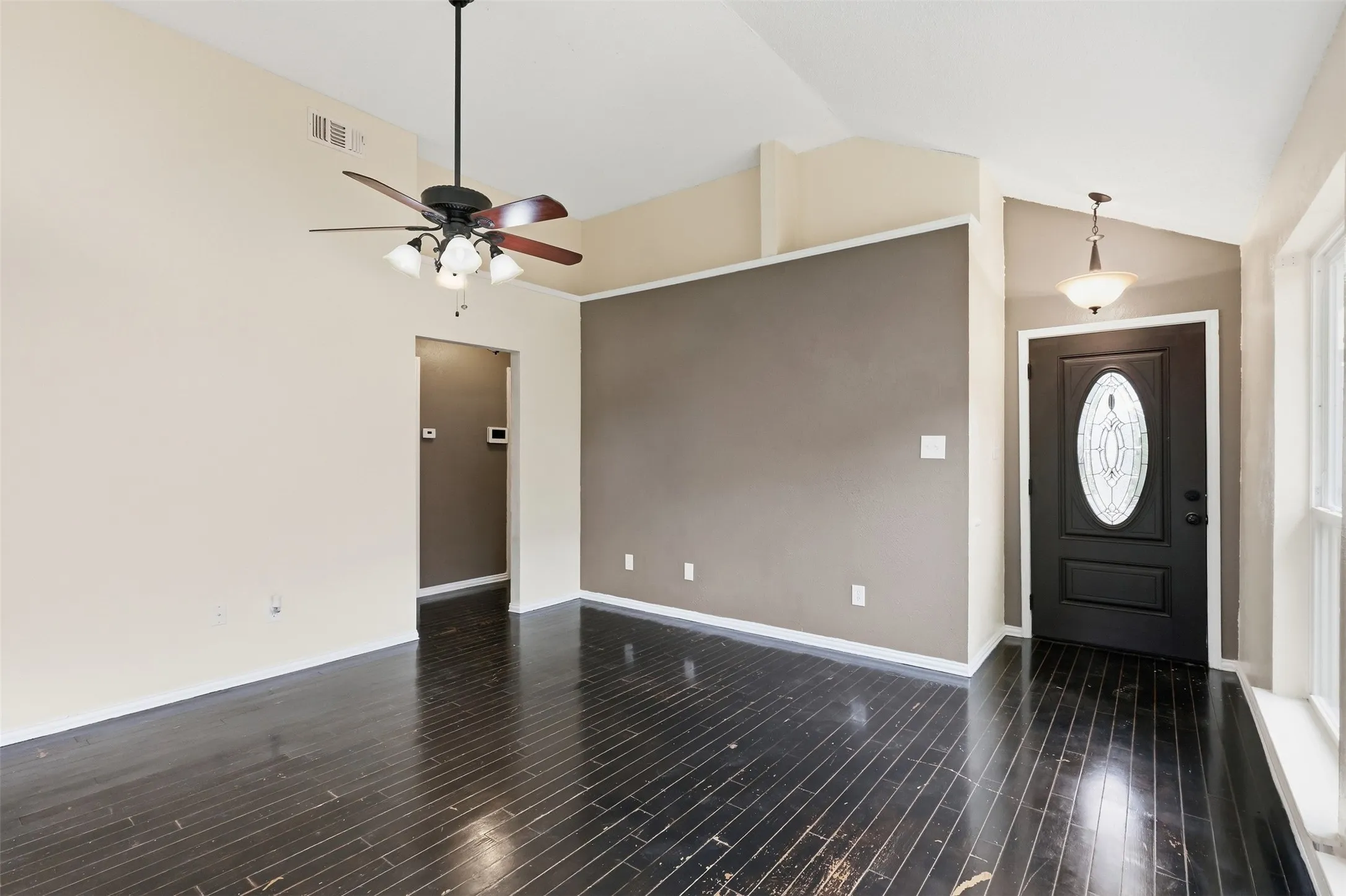 Single Family Residence For Sale in Tarrant County , 2508 Countryside Lane, Fort Worth, Texas 76133, 2 Bedroom, 1 Bathroom, 2 Garage spaces, 809 Sqft, built in 1984, mls#21404605, Real Estate Agent in Fort Worth, Homes For Sale in Tarrant county, Homes For Sale in Fort Worth, Realtor in Fort Worth Texas, Real Estate Brokerage Independent Realty Texas, Luminita Cordes Realtor