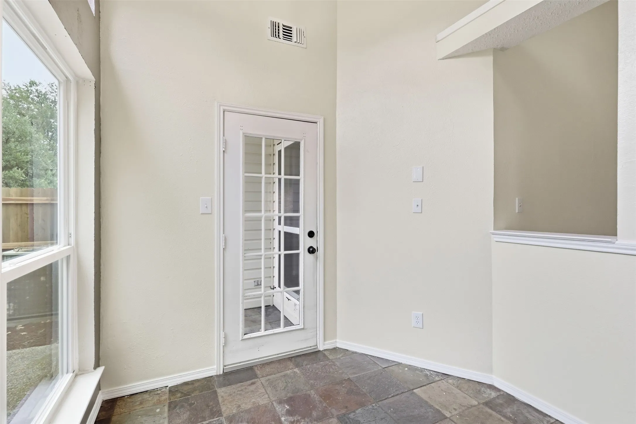 Single Family Residence For Sale in Tarrant County , 2508 Countryside Lane, Fort Worth, Texas 76133, 2 Bedroom, 1 Bathroom, 2 Garage spaces, 809 Sqft, built in 1984, mls#21404605, Real Estate Agent in Fort Worth, Homes For Sale in Tarrant county, Homes For Sale in Fort Worth, Realtor in Fort Worth Texas, Real Estate Brokerage Independent Realty Texas, Luminita Cordes Realtor