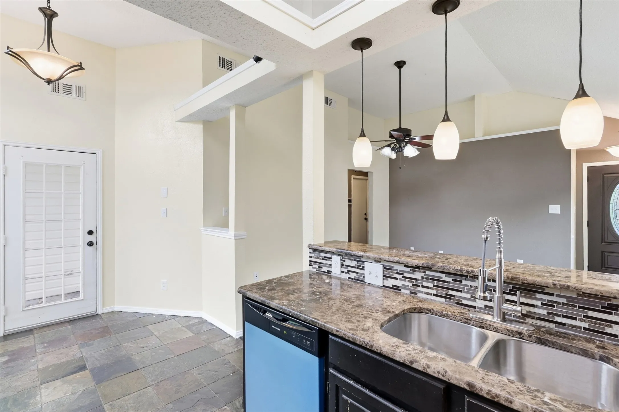 Single Family Residence For Sale in Tarrant County , 2508 Countryside Lane, Fort Worth, Texas 76133, 2 Bedroom, 1 Bathroom, 2 Garage spaces, 809 Sqft, built in 1984, mls#21404605, Real Estate Agent in Fort Worth, Homes For Sale in Tarrant county, Homes For Sale in Fort Worth, Realtor in Fort Worth Texas, Real Estate Brokerage Independent Realty Texas, Luminita Cordes Realtor