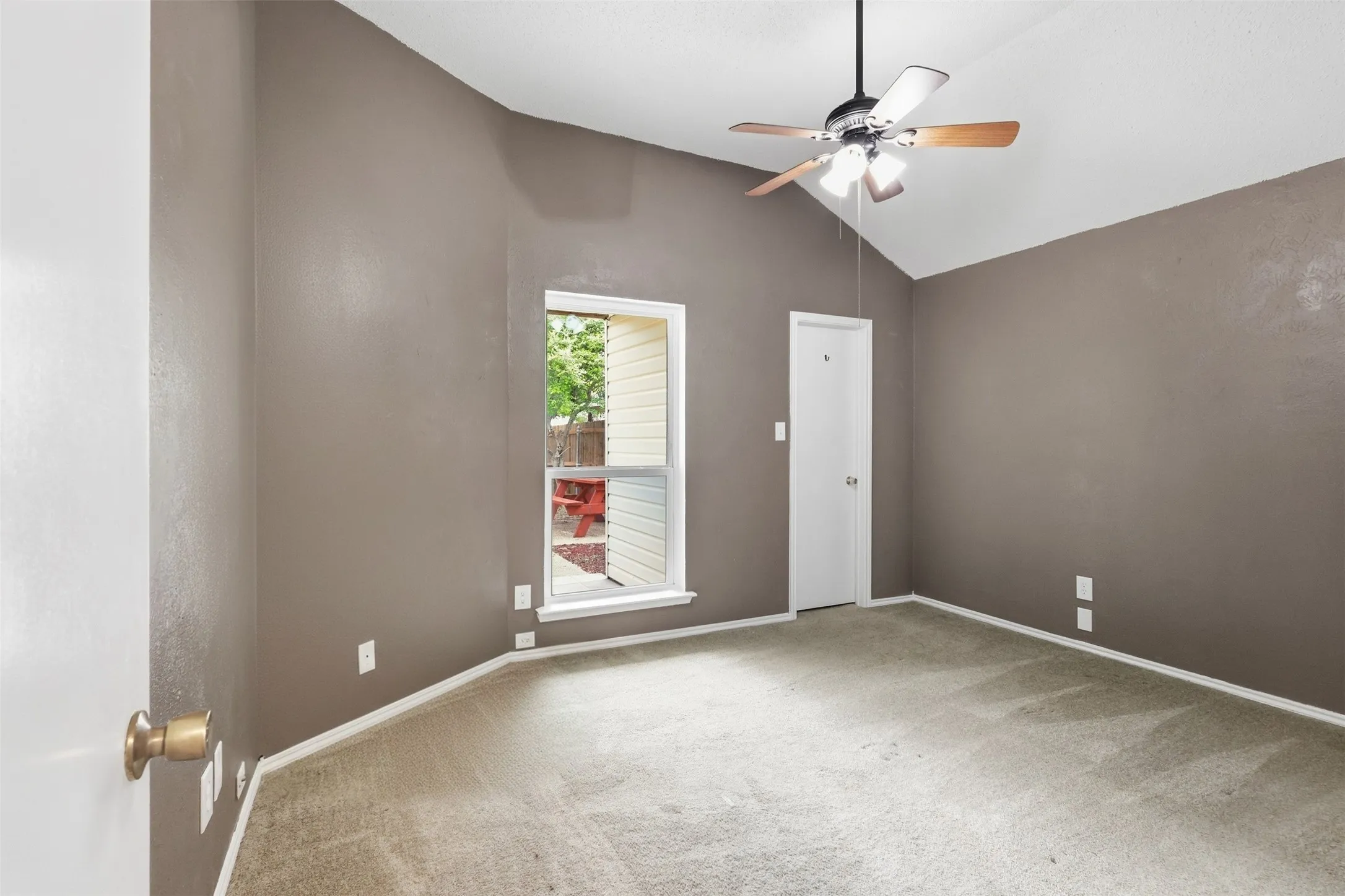 Single Family Residence For Sale in Tarrant County , 2508 Countryside Lane, Fort Worth, Texas 76133, 2 Bedroom, 1 Bathroom, 2 Garage spaces, 809 Sqft, built in 1984, mls#21404605, Real Estate Agent in Fort Worth, Homes For Sale in Tarrant county, Homes For Sale in Fort Worth, Realtor in Fort Worth Texas, Real Estate Brokerage Independent Realty Texas, Luminita Cordes Realtor