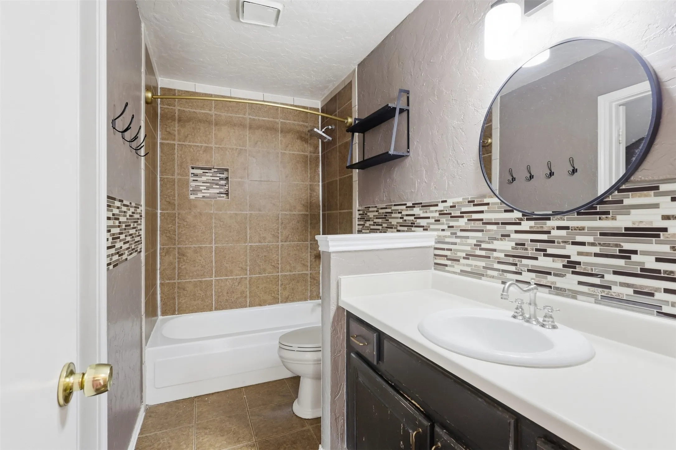 Single Family Residence For Sale in Tarrant County , 2508 Countryside Lane, Fort Worth, Texas 76133, 2 Bedroom, 1 Bathroom, 2 Garage spaces, 809 Sqft, built in 1984, mls#21404605, Real Estate Agent in Fort Worth, Homes For Sale in Tarrant county, Homes For Sale in Fort Worth, Realtor in Fort Worth Texas, Real Estate Brokerage Independent Realty Texas, Luminita Cordes Realtor