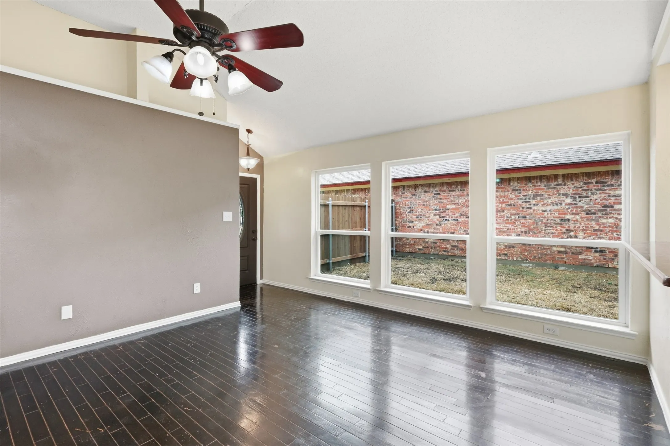 Single Family Residence For Sale in Tarrant County , 2508 Countryside Lane, Fort Worth, Texas 76133, 2 Bedroom, 1 Bathroom, 2 Garage spaces, 809 Sqft, built in 1984, mls#21404605, Real Estate Agent in Fort Worth, Homes For Sale in Tarrant county, Homes For Sale in Fort Worth, Realtor in Fort Worth Texas, Real Estate Brokerage Independent Realty Texas, Luminita Cordes Realtor