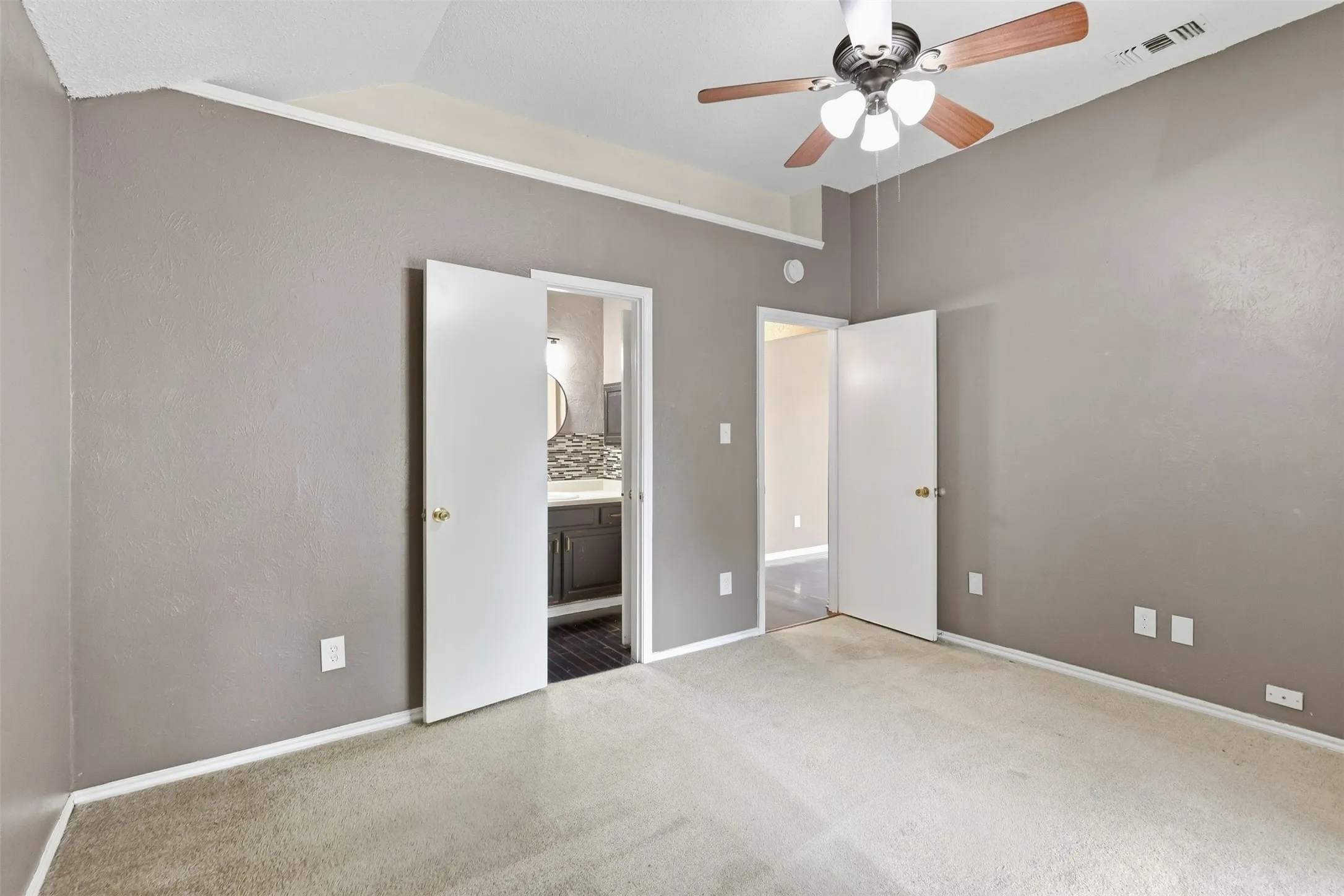 Single Family Residence For Sale in Tarrant County , 2508 Countryside Lane, Fort Worth, Texas 76133, 2 Bedroom, 1 Bathroom, 2 Garage spaces, 809 Sqft, built in 1984, mls#21404605, Real Estate Agent in Fort Worth, Homes For Sale in Tarrant county, Homes For Sale in Fort Worth, Realtor in Fort Worth Texas, Real Estate Brokerage Independent Realty Texas, Luminita Cordes Realtor