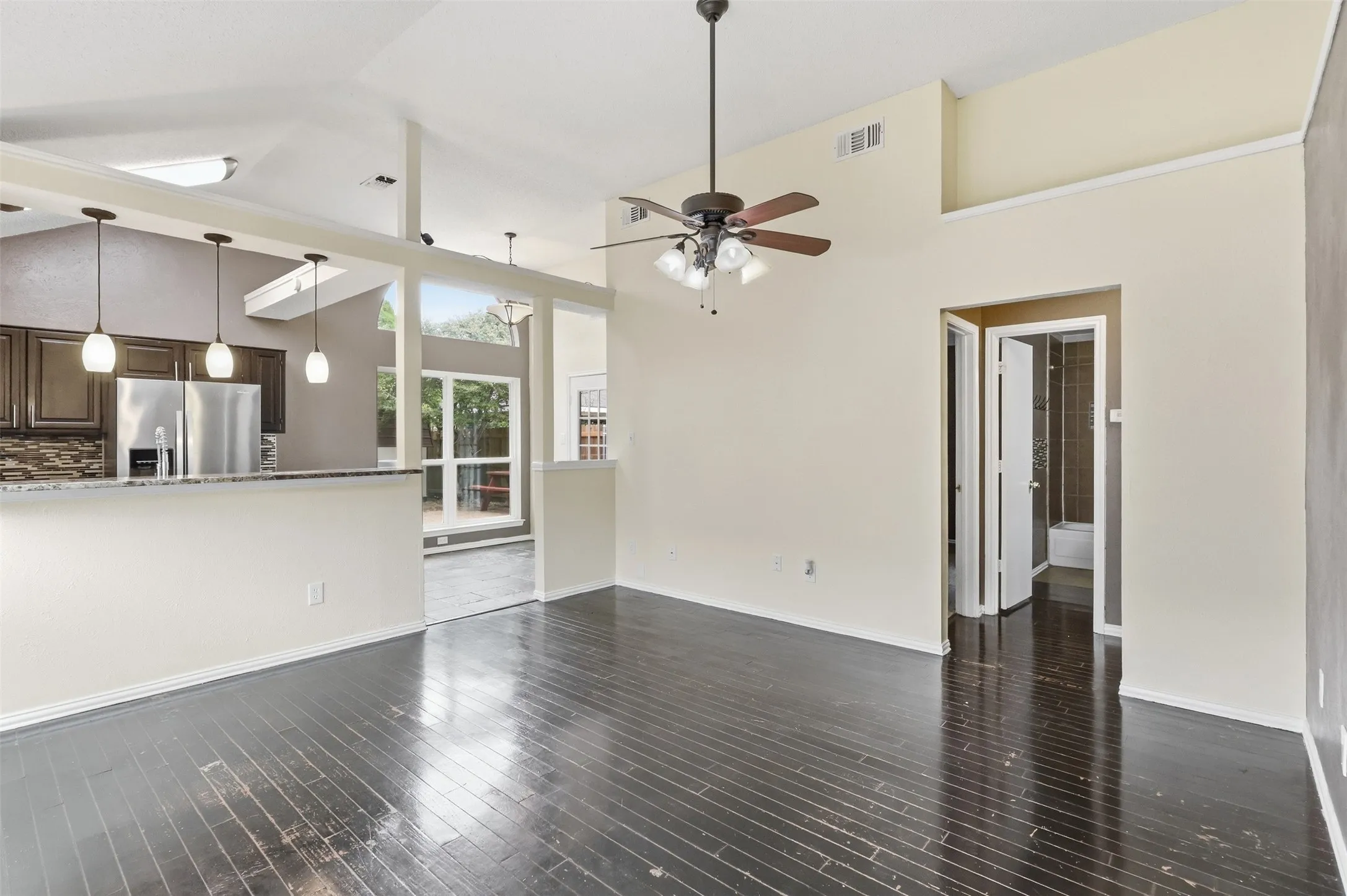 Single Family Residence For Sale in Tarrant County , 2508 Countryside Lane, Fort Worth, Texas 76133, 2 Bedroom, 1 Bathroom, 2 Garage spaces, 809 Sqft, built in 1984, mls#21404605, Real Estate Agent in Fort Worth, Homes For Sale in Tarrant county, Homes For Sale in Fort Worth, Realtor in Fort Worth Texas, Real Estate Brokerage Independent Realty Texas, Luminita Cordes Realtor