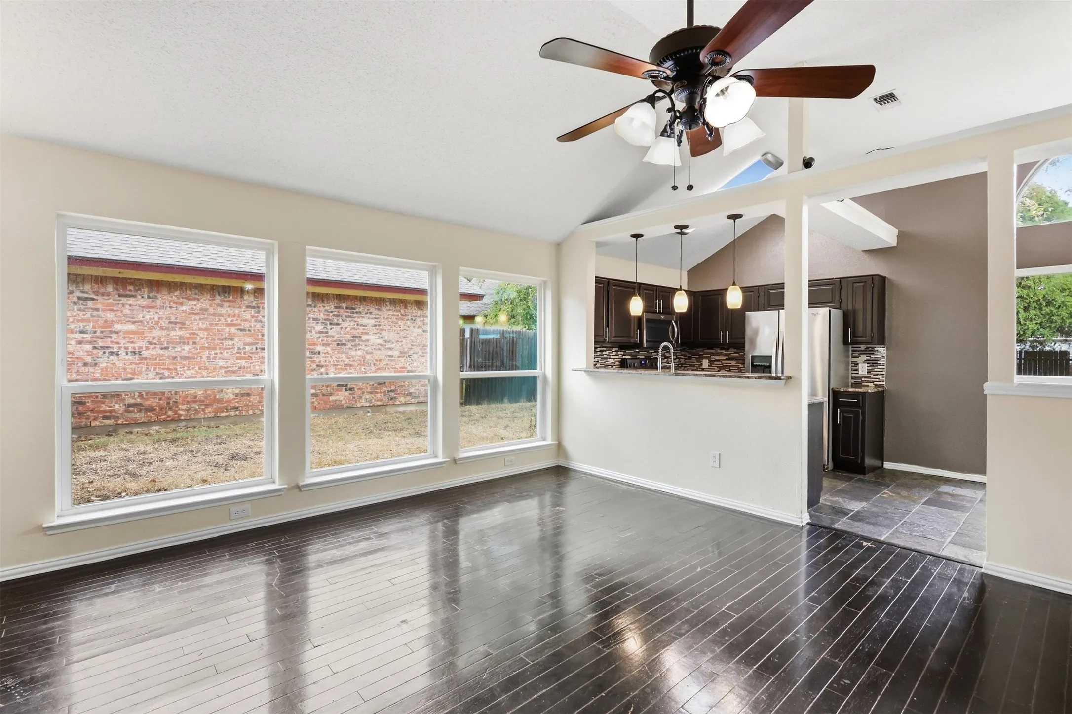 Single Family Residence For Sale in Tarrant County , 2508 Countryside Lane, Fort Worth, Texas 76133, 2 Bedroom, 1 Bathroom, 2 Garage spaces, 809 Sqft, built in 1984, mls#21404605, Real Estate Agent in Fort Worth, Homes For Sale in Tarrant county, Homes For Sale in Fort Worth, Realtor in Fort Worth Texas, Real Estate Brokerage Independent Realty Texas, Luminita Cordes Realtor