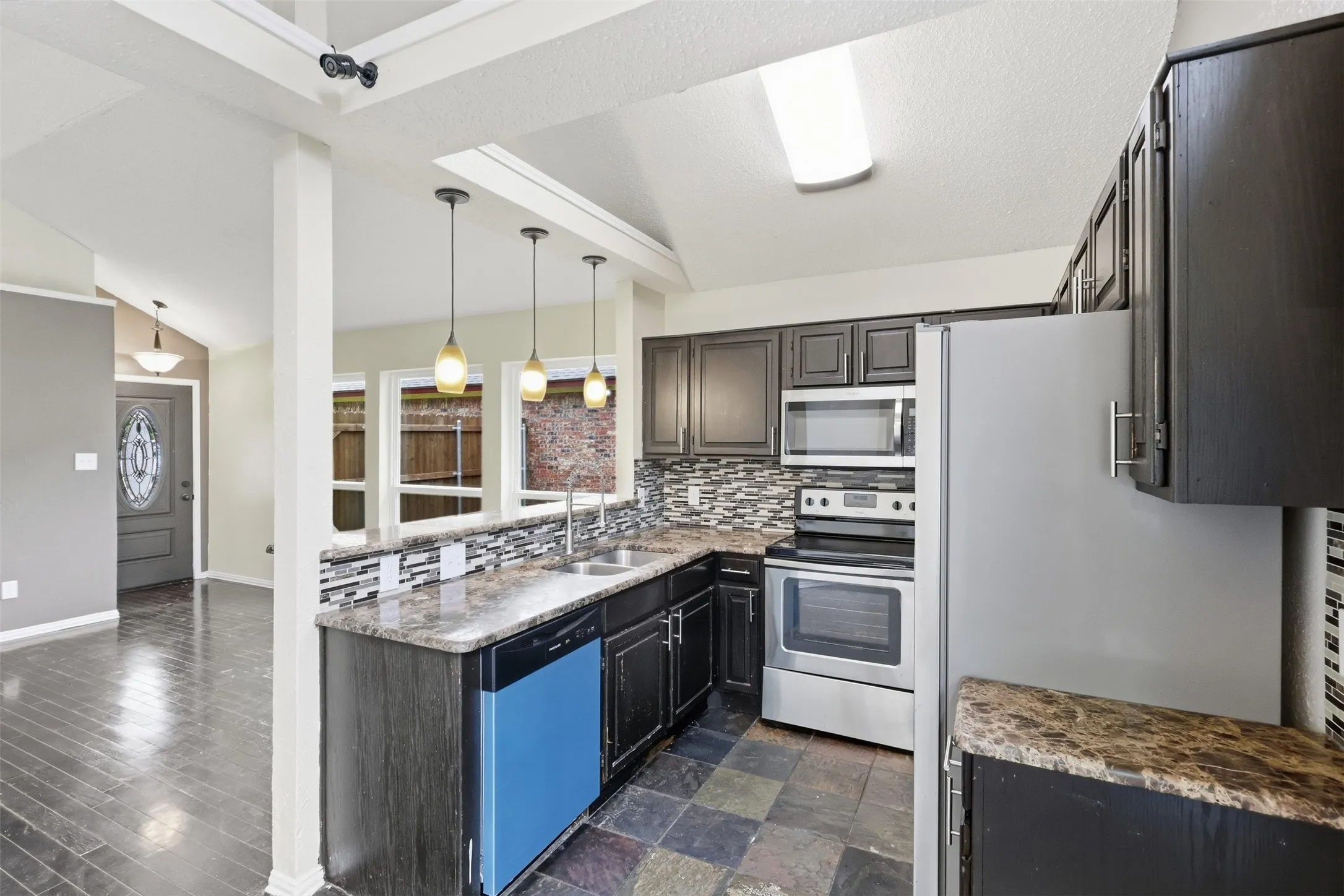 Single Family Residence For Sale in Tarrant County , 2508 Countryside Lane, Fort Worth, Texas 76133, 2 Bedroom, 1 Bathroom, 2 Garage spaces, 809 Sqft, built in 1984, mls#21404605, Real Estate Agent in Fort Worth, Homes For Sale in Tarrant county, Homes For Sale in Fort Worth, Realtor in Fort Worth Texas, Real Estate Brokerage Independent Realty Texas, Luminita Cordes Realtor