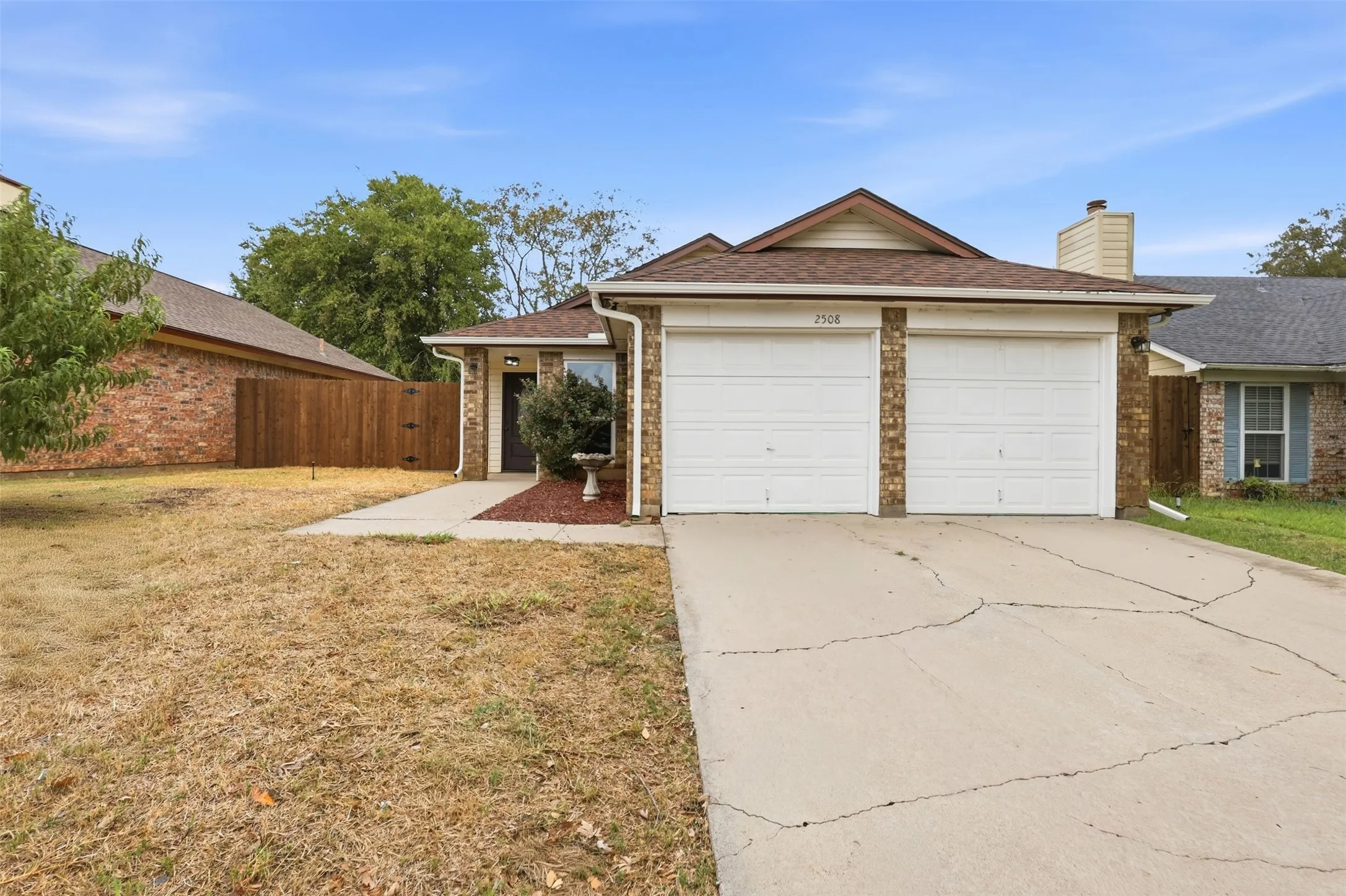 Single Family Residence For Sale in Tarrant County , 2508 Countryside Lane, Fort Worth, Texas 76133, 2 Bedroom, 1 Bathroom, 2 Garage spaces, 809 Sqft, built in 1984, mls#21404605, Real Estate Agent in Fort Worth, Homes For Sale in Tarrant county, Homes For Sale in Fort Worth, Realtor in Fort Worth Texas, Real Estate Brokerage Independent Realty Texas, Luminita Cordes Realtor