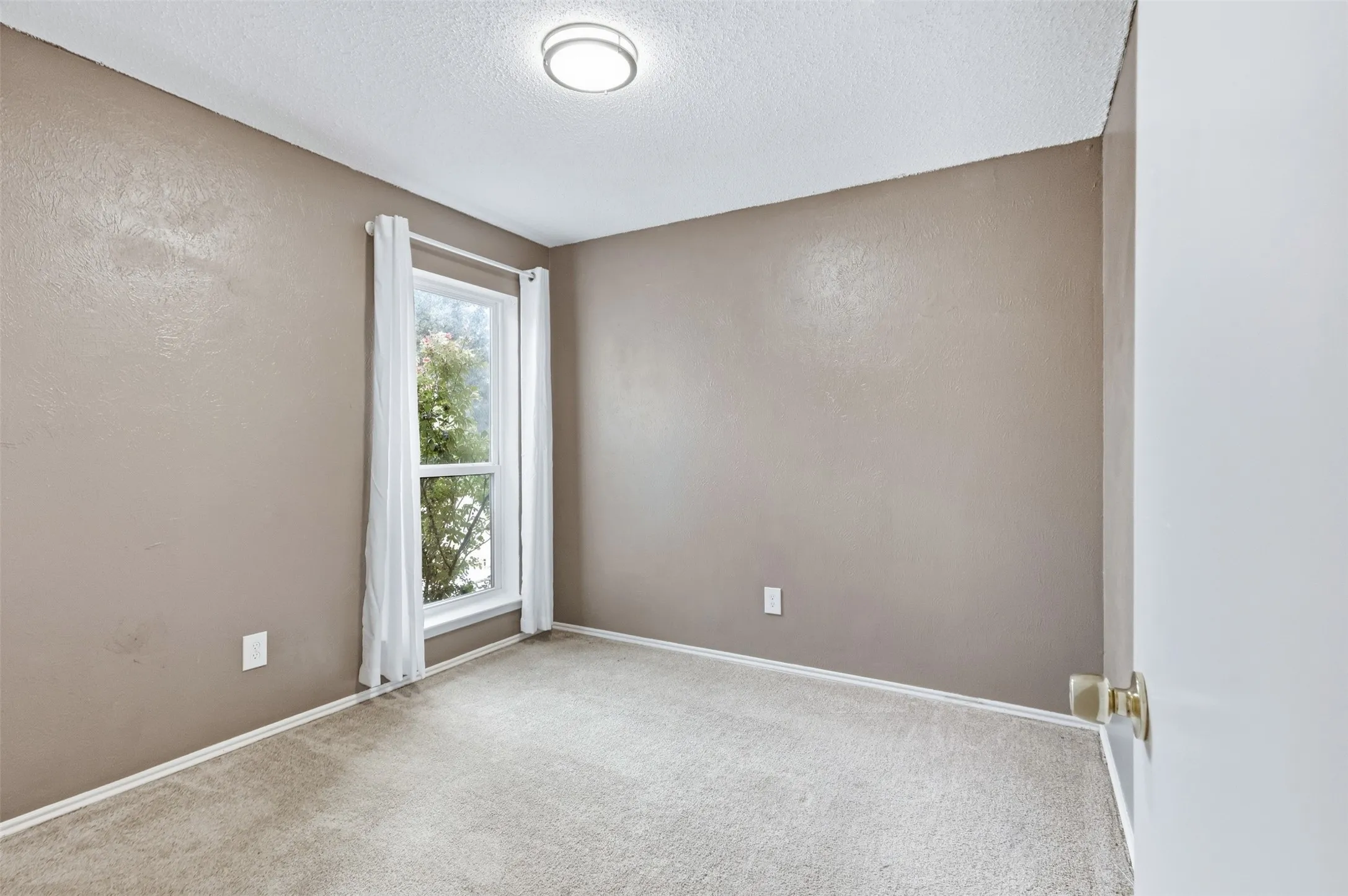 Single Family Residence For Sale in Tarrant County , 2508 Countryside Lane, Fort Worth, Texas 76133, 2 Bedroom, 1 Bathroom, 2 Garage spaces, 809 Sqft, built in 1984, mls#21404605, Real Estate Agent in Fort Worth, Homes For Sale in Tarrant county, Homes For Sale in Fort Worth, Realtor in Fort Worth Texas, Real Estate Brokerage Independent Realty Texas, Luminita Cordes Realtor