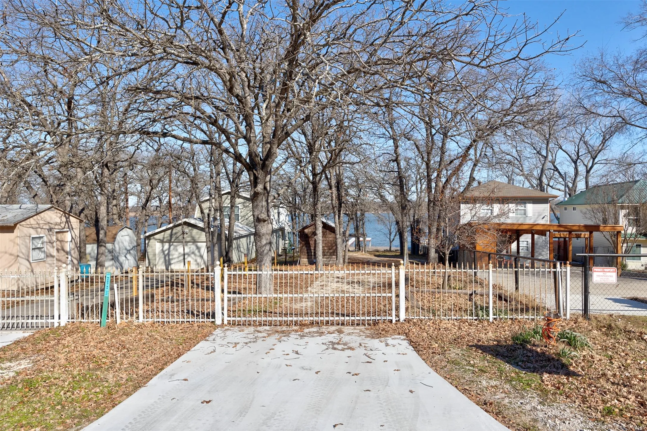 Unimproved Land For Sale in Parker County , 1154 W Lake Drive, Weatherford, Texas 76087, 0, 0, Garage spaces, 0 Sqft, built in 0, mls#21408236, Real Estate Agent in Weatherford, Homes For Sale in Parker county, Homes For Sale in Weatherford, Realtor in Weatherford Texas, Real Estate Brokerage Independent Realty Texas, Luminita Cordes Realtor