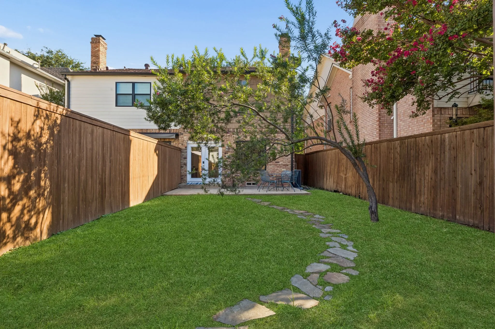 Single Family Residence For Sale in Dallas County , 3434 Granada Avenue, University Park, Texas 75205, 2 Bedroom, 3 Bathroom, 1 Garage spaces, 1,776 Sqft, built in 1978, mls#21392775, Real Estate Agent in University Park, Homes For Sale in Dallas county, Homes For Sale in University Park, Realtor in University Park Texas, Real Estate Brokerage Independent Realty Texas, Luminita Cordes Realtor
