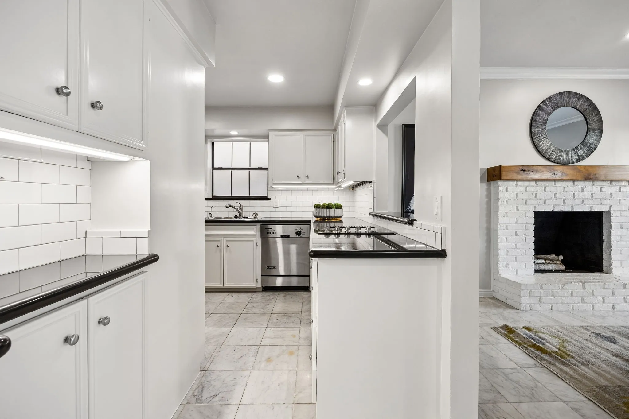 Single Family Residence For Sale in Dallas County , 3434 Granada Avenue, University Park, Texas 75205, 2 Bedroom, 3 Bathroom, 1 Garage spaces, 1,776 Sqft, built in 1978, mls#21392775, Real Estate Agent in University Park, Homes For Sale in Dallas county, Homes For Sale in University Park, Realtor in University Park Texas, Real Estate Brokerage Independent Realty Texas, Luminita Cordes Realtor