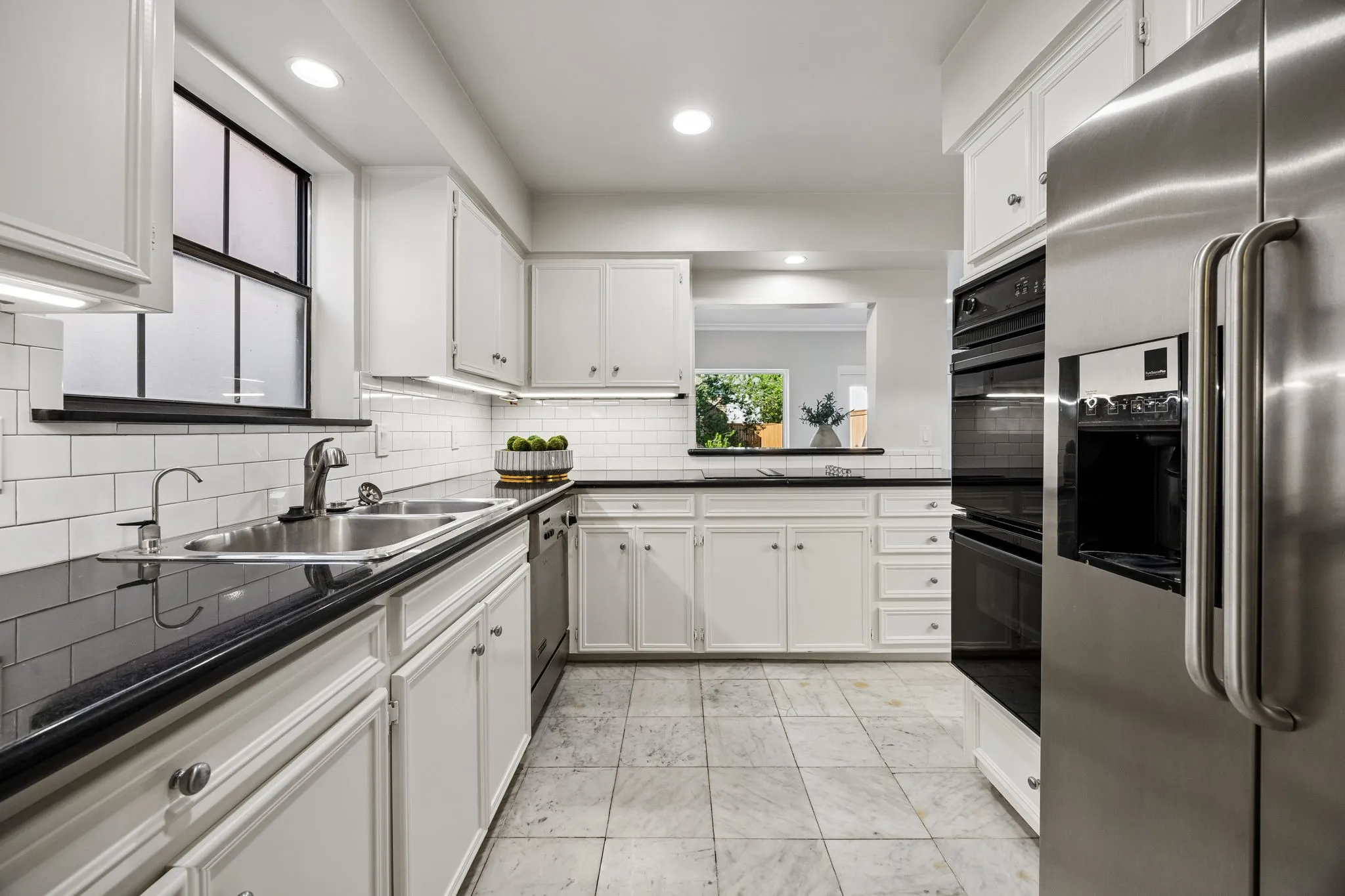 Single Family Residence For Sale in Dallas County , 3434 Granada Avenue, University Park, Texas 75205, 2 Bedroom, 3 Bathroom, 1 Garage spaces, 1,776 Sqft, built in 1978, mls#21392775, Real Estate Agent in University Park, Homes For Sale in Dallas county, Homes For Sale in University Park, Realtor in University Park Texas, Real Estate Brokerage Independent Realty Texas, Luminita Cordes Realtor