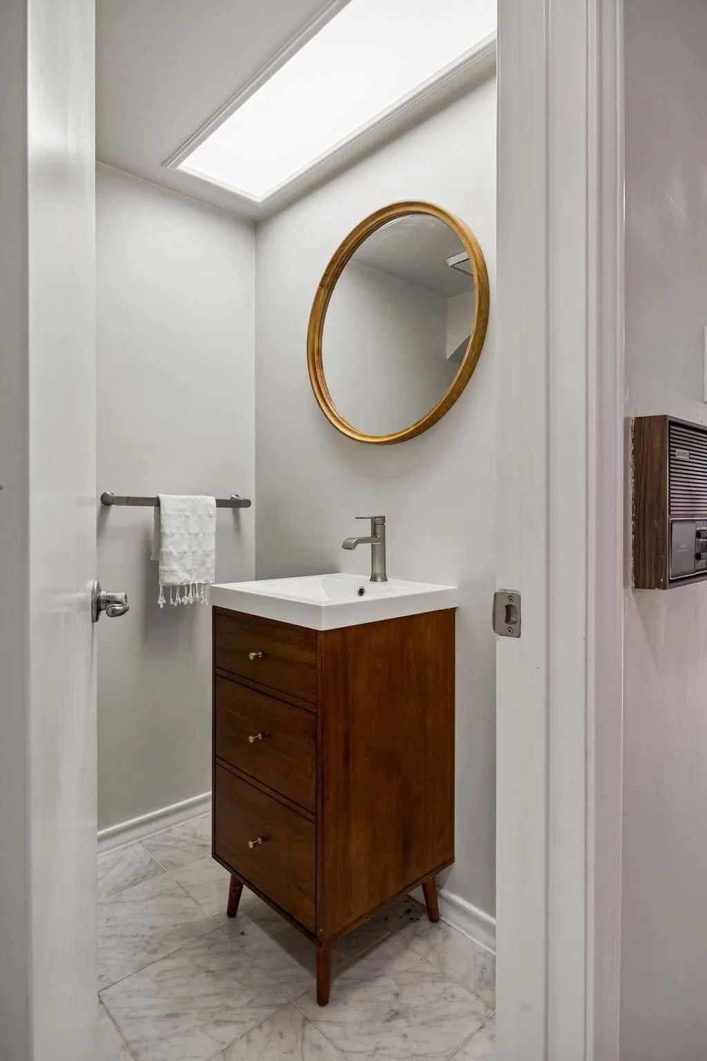 1st floor powder bath