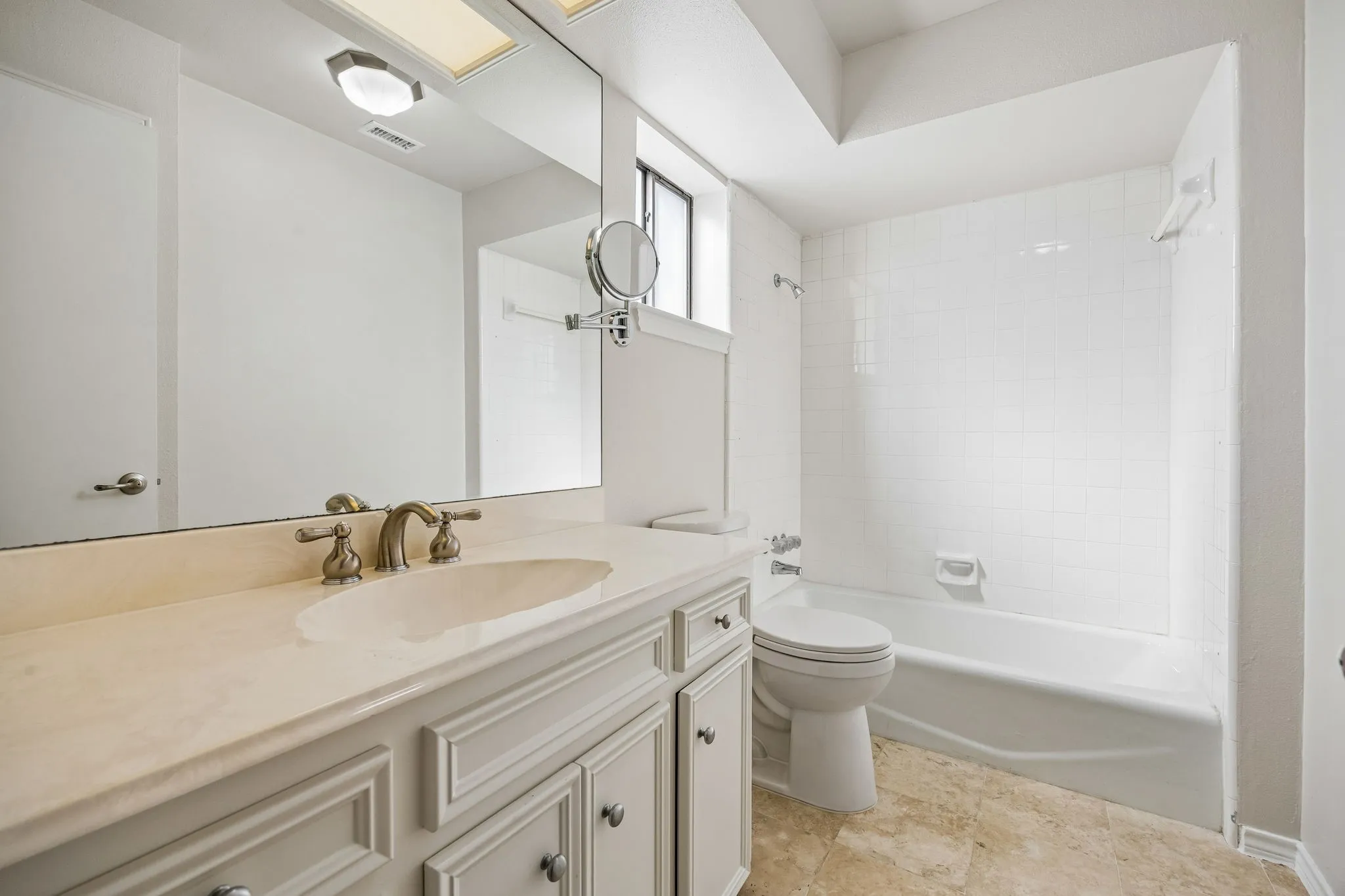 Single Family Residence For Sale in Dallas County , 3434 Granada Avenue, University Park, Texas 75205, 2 Bedroom, 3 Bathroom, 1 Garage spaces, 1,776 Sqft, built in 1978, mls#21392775, Real Estate Agent in University Park, Homes For Sale in Dallas county, Homes For Sale in University Park, Realtor in University Park Texas, Real Estate Brokerage Independent Realty Texas, Luminita Cordes Realtor