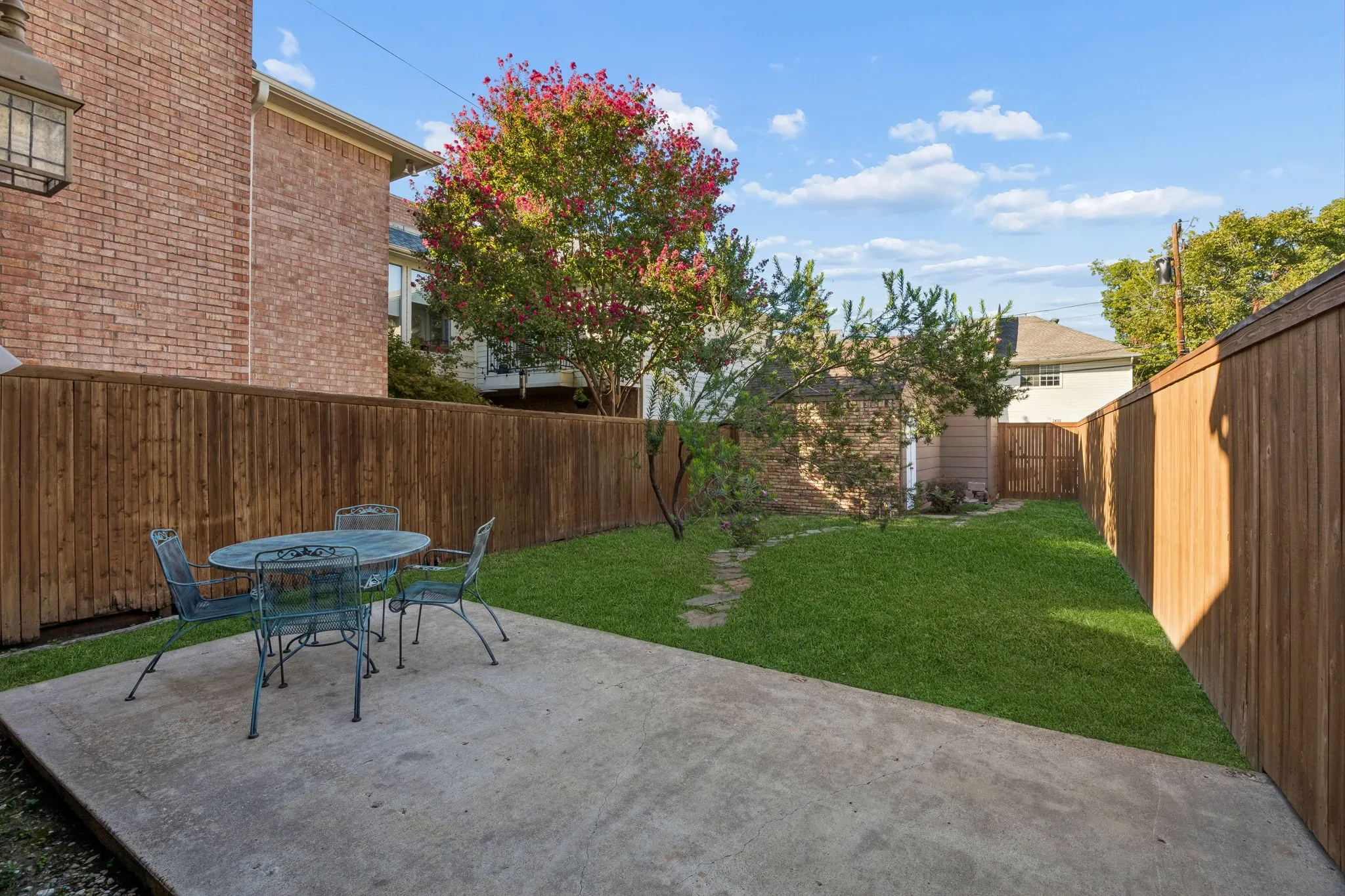 Single Family Residence For Sale in Dallas County , 3434 Granada Avenue, University Park, Texas 75205, 2 Bedroom, 3 Bathroom, 1 Garage spaces, 1,776 Sqft, built in 1978, mls#21392775, Real Estate Agent in University Park, Homes For Sale in Dallas county, Homes For Sale in University Park, Realtor in University Park Texas, Real Estate Brokerage Independent Realty Texas, Luminita Cordes Realtor