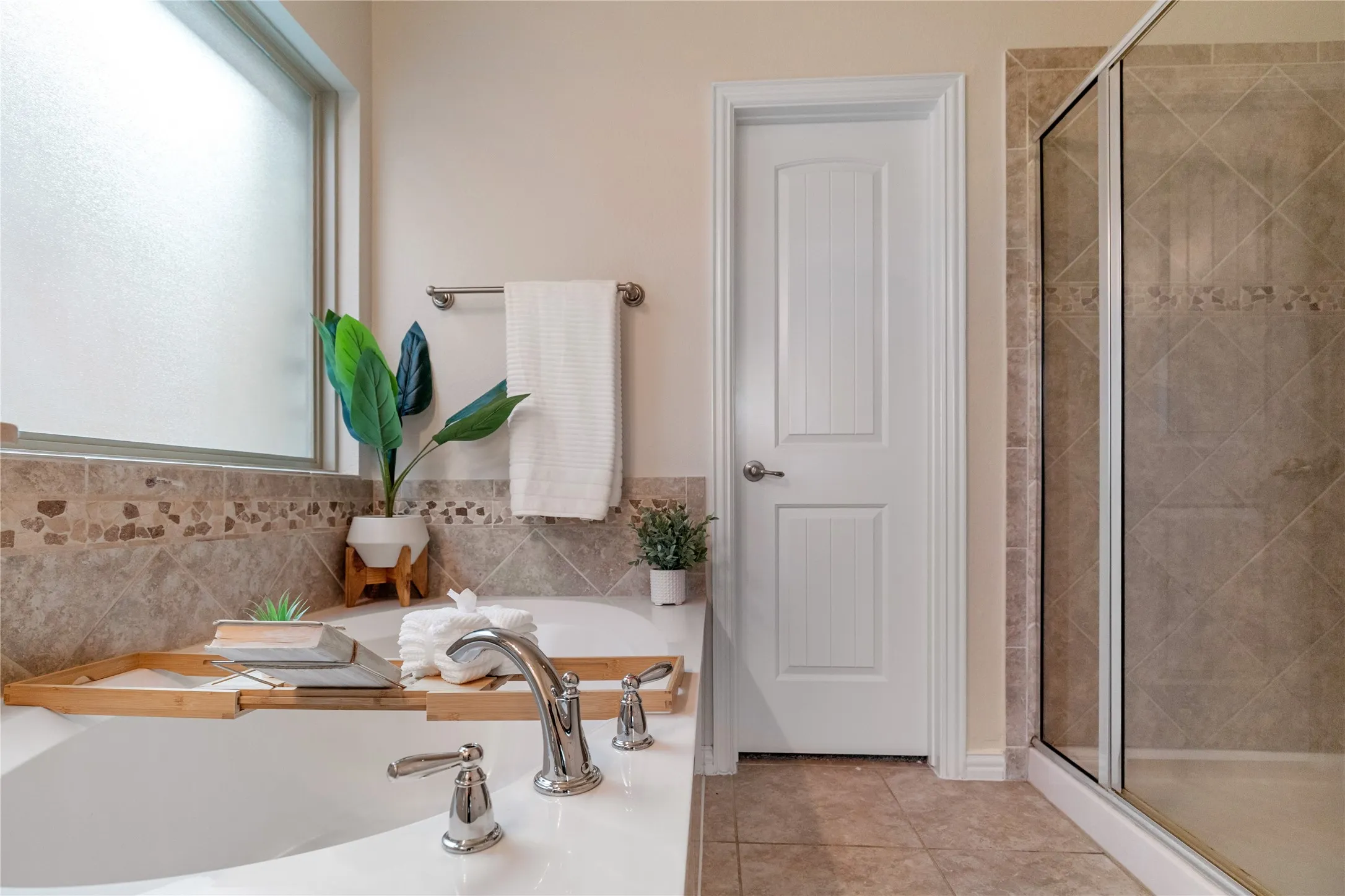 Single Family Residence For Sale in Tarrant County , 10324 Barbuda Trail, Fort Worth, Texas 76244, 4 Bedroom, 3 Bathroom, 2 Garage spaces, 2,802 Sqft, built in 2015, mls#21410824, Real Estate Agent in Fort Worth, Homes For Sale in Tarrant county, Homes For Sale in Fort Worth, Realtor in Fort Worth Texas, Real Estate Brokerage Independent Realty Texas, Luminita Cordes Realtor