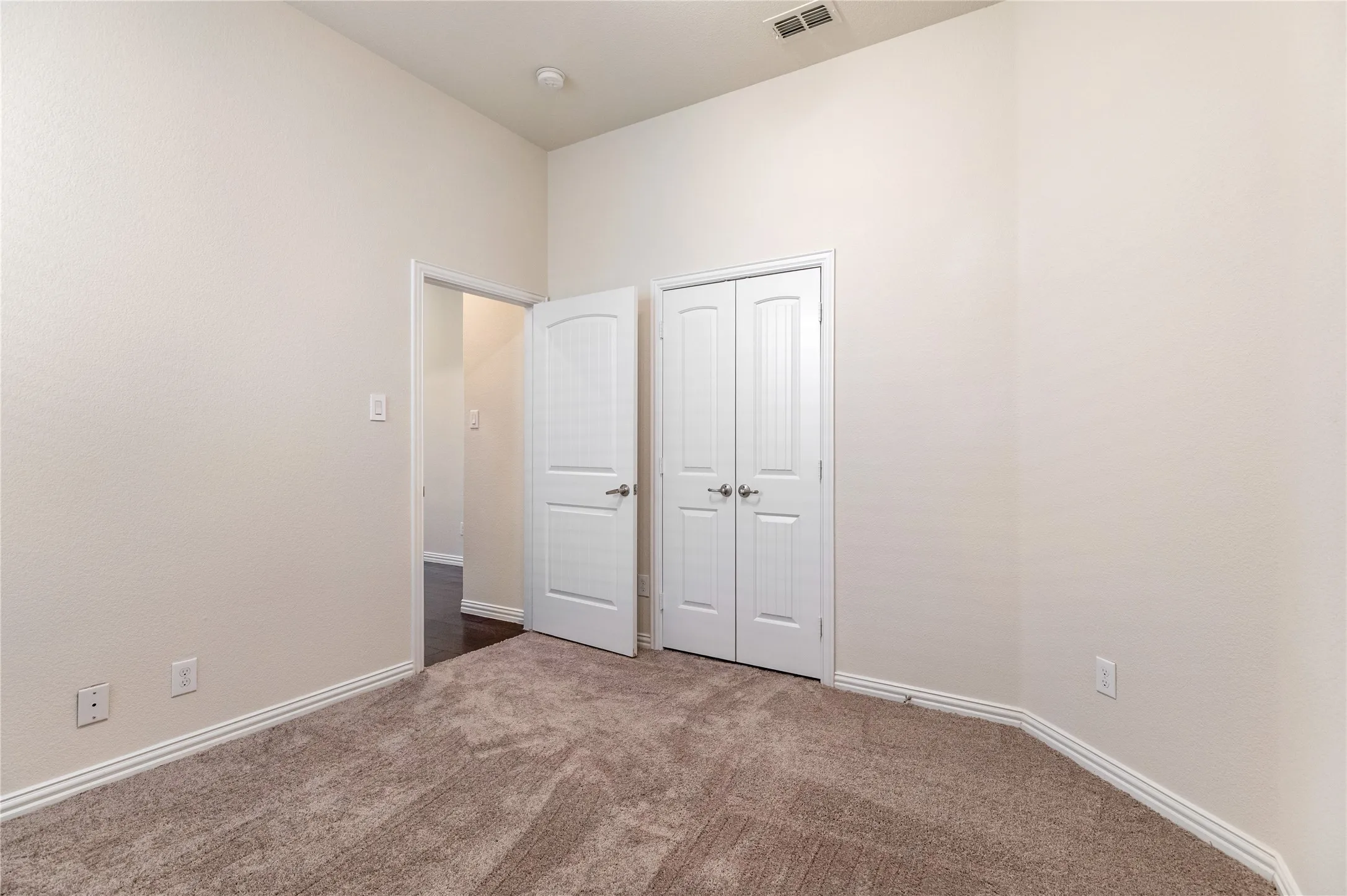Single Family Residence For Sale in Tarrant County , 10324 Barbuda Trail, Fort Worth, Texas 76244, 4 Bedroom, 3 Bathroom, 2 Garage spaces, 2,802 Sqft, built in 2015, mls#21410824, Real Estate Agent in Fort Worth, Homes For Sale in Tarrant county, Homes For Sale in Fort Worth, Realtor in Fort Worth Texas, Real Estate Brokerage Independent Realty Texas, Luminita Cordes Realtor
