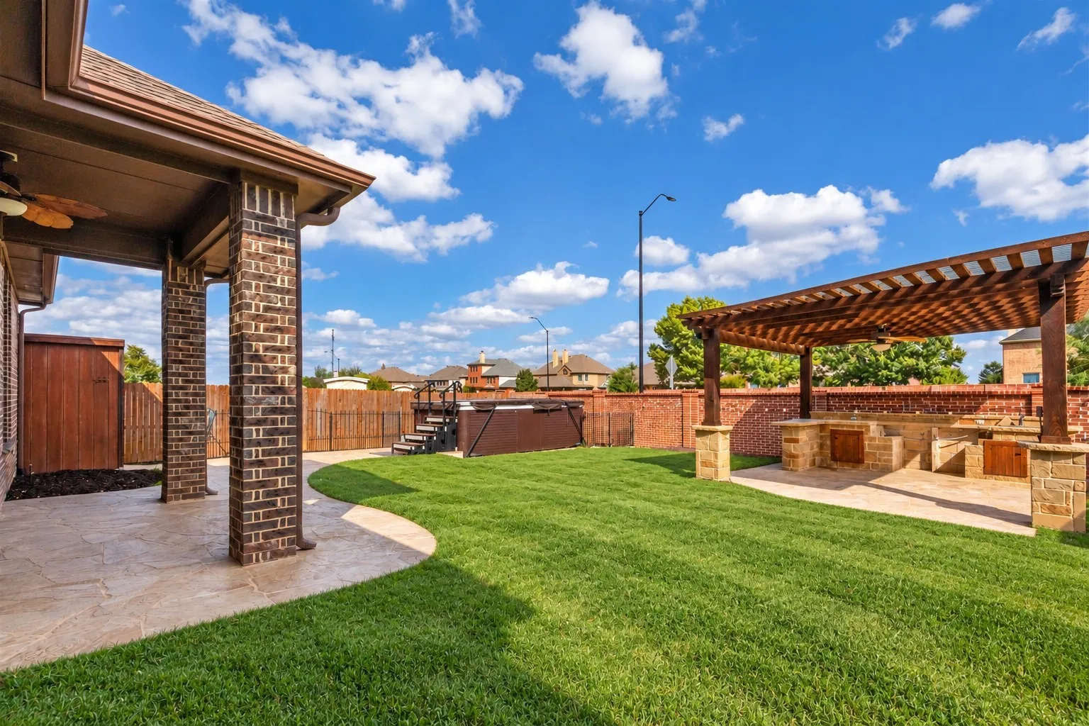 Single Family Residence For Sale in Tarrant County , 10324 Barbuda Trail, Fort Worth, Texas 76244, 4 Bedroom, 3 Bathroom, 2 Garage spaces, 2,802 Sqft, built in 2015, mls#21410824, Real Estate Agent in Fort Worth, Homes For Sale in Tarrant county, Homes For Sale in Fort Worth, Realtor in Fort Worth Texas, Real Estate Brokerage Independent Realty Texas, Luminita Cordes Realtor