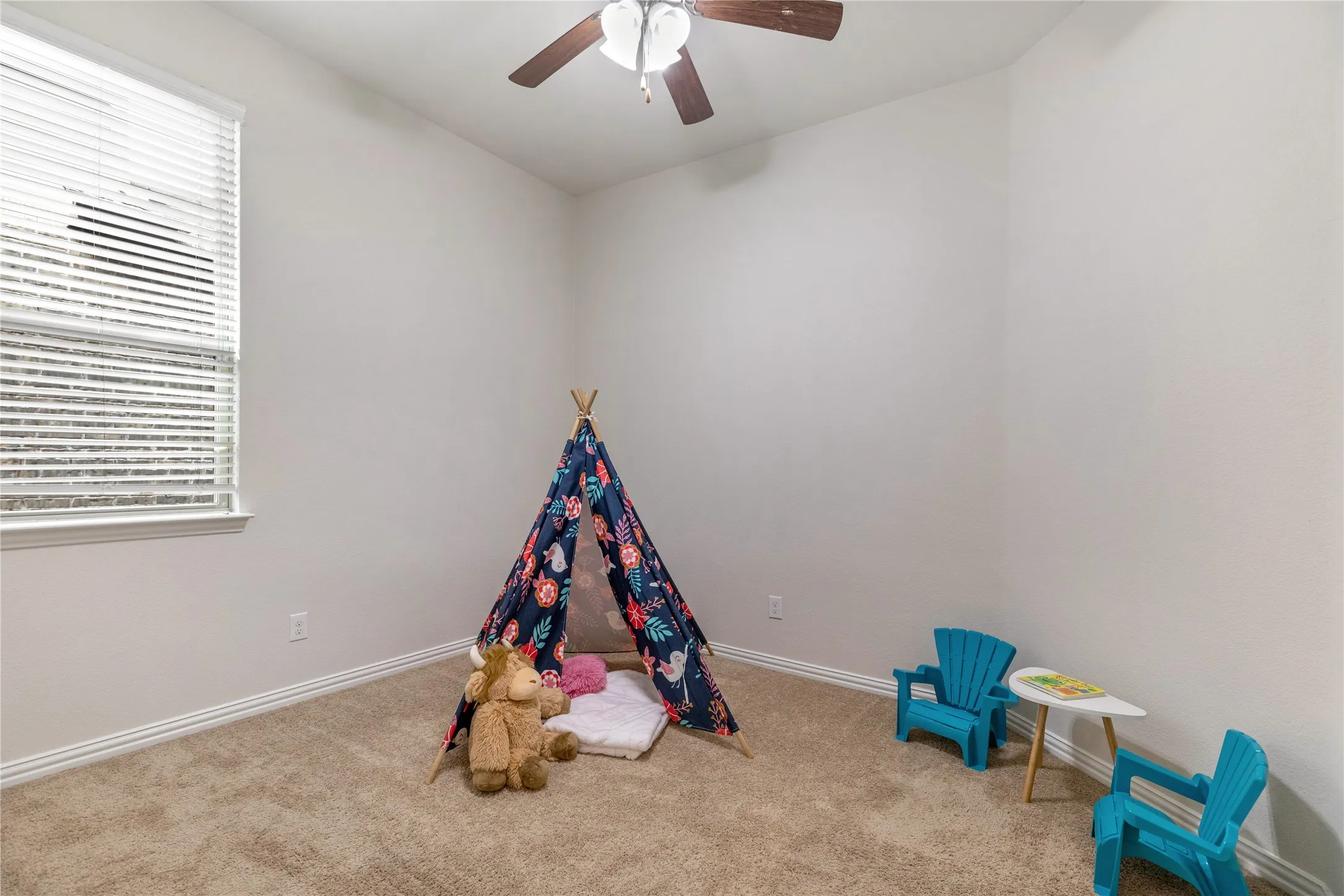 Single Family Residence For Sale in Tarrant County , 10324 Barbuda Trail, Fort Worth, Texas 76244, 4 Bedroom, 3 Bathroom, 2 Garage spaces, 2,802 Sqft, built in 2015, mls#21410824, Real Estate Agent in Fort Worth, Homes For Sale in Tarrant county, Homes For Sale in Fort Worth, Realtor in Fort Worth Texas, Real Estate Brokerage Independent Realty Texas, Luminita Cordes Realtor
