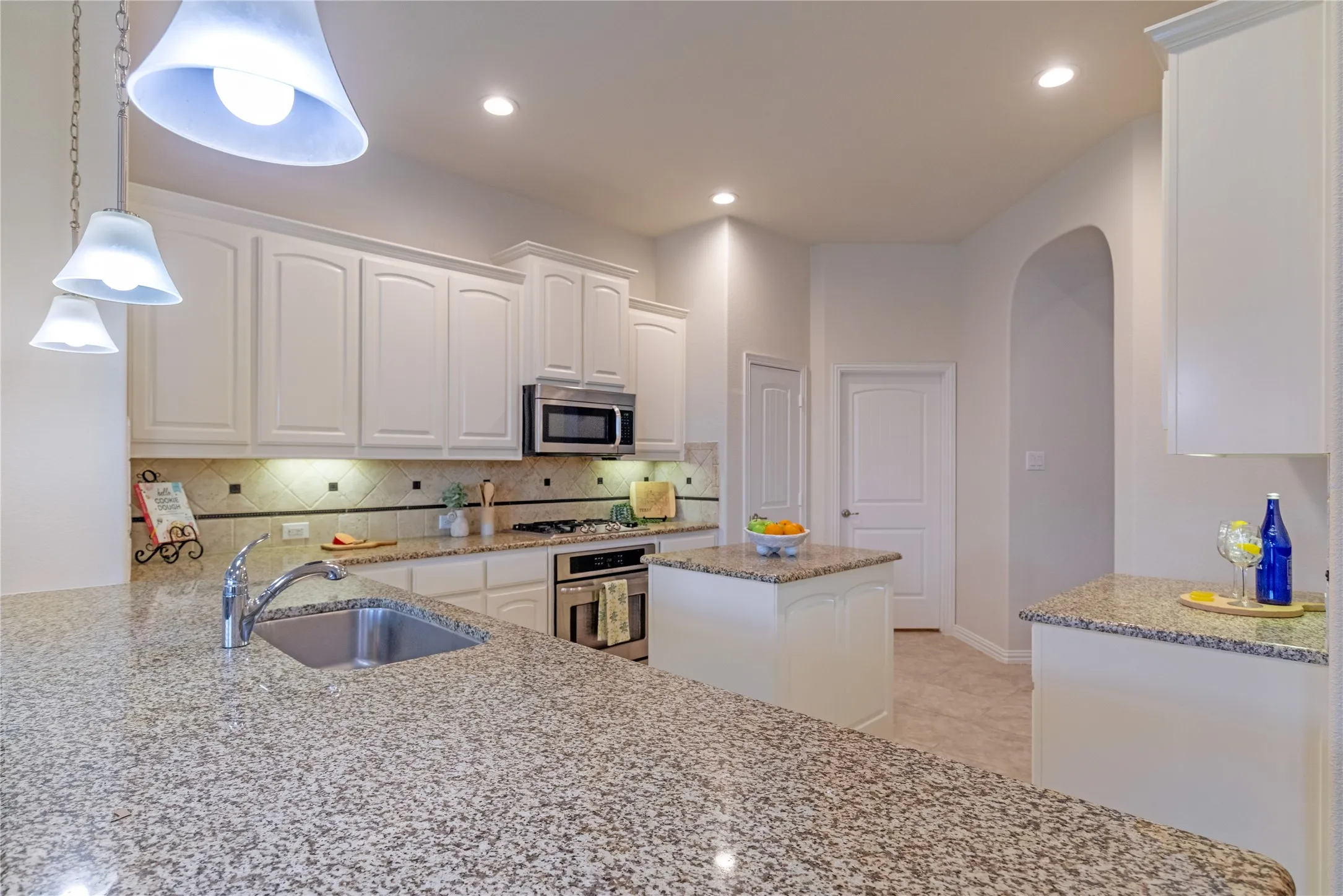 Single Family Residence For Sale in Tarrant County , 10324 Barbuda Trail, Fort Worth, Texas 76244, 4 Bedroom, 3 Bathroom, 2 Garage spaces, 2,802 Sqft, built in 2015, mls#21410824, Real Estate Agent in Fort Worth, Homes For Sale in Tarrant county, Homes For Sale in Fort Worth, Realtor in Fort Worth Texas, Real Estate Brokerage Independent Realty Texas, Luminita Cordes Realtor