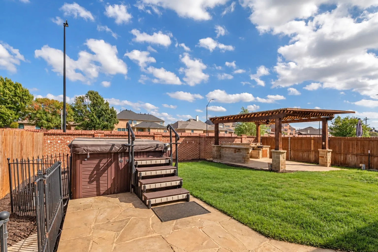 Single Family Residence For Sale in Tarrant County , 10324 Barbuda Trail, Fort Worth, Texas 76244, 4 Bedroom, 3 Bathroom, 2 Garage spaces, 2,802 Sqft, built in 2015, mls#21410824, Real Estate Agent in Fort Worth, Homes For Sale in Tarrant county, Homes For Sale in Fort Worth, Realtor in Fort Worth Texas, Real Estate Brokerage Independent Realty Texas, Luminita Cordes Realtor