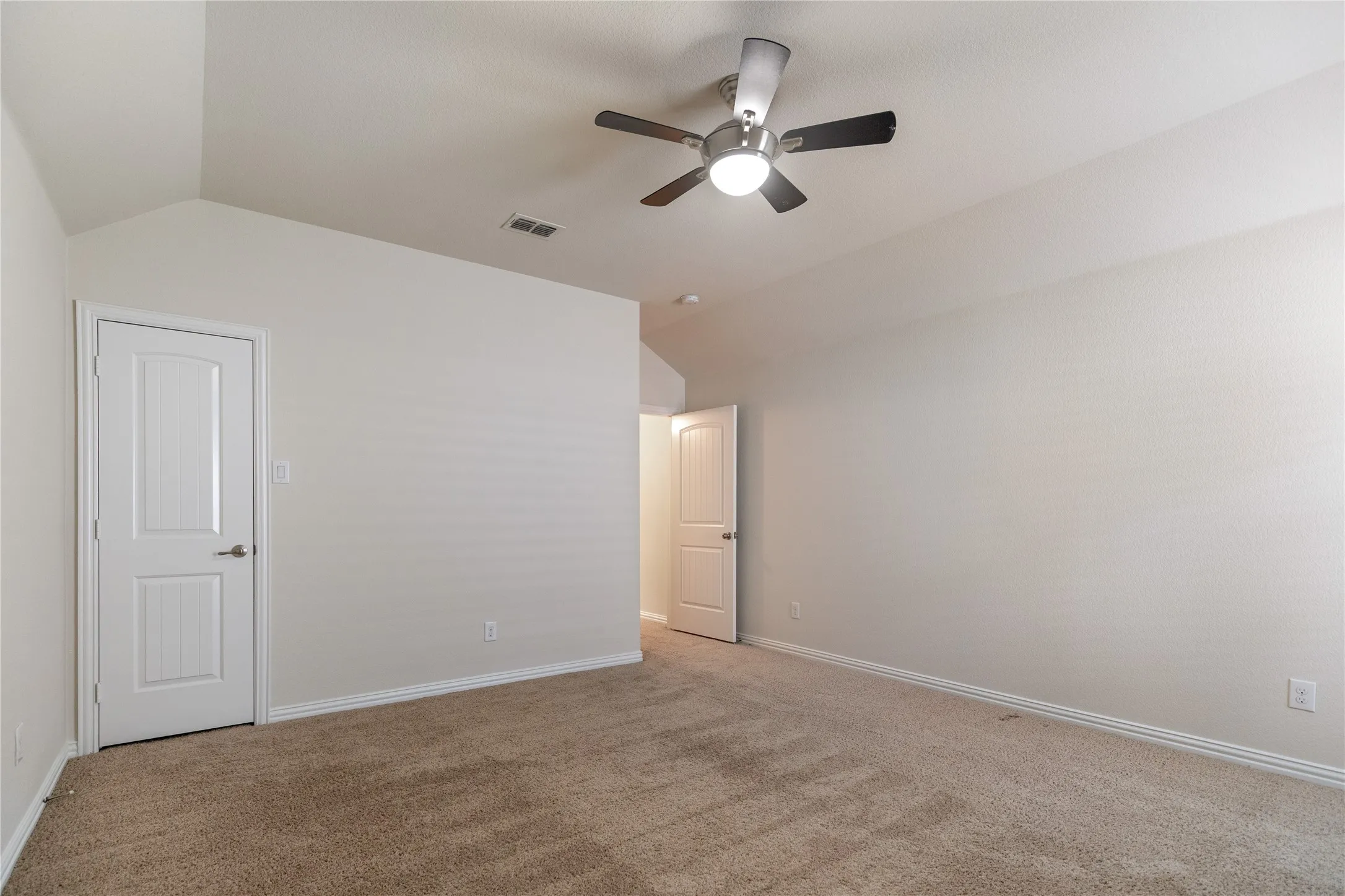 Single Family Residence For Sale in Tarrant County , 10324 Barbuda Trail, Fort Worth, Texas 76244, 4 Bedroom, 3 Bathroom, 2 Garage spaces, 2,802 Sqft, built in 2015, mls#21410824, Real Estate Agent in Fort Worth, Homes For Sale in Tarrant county, Homes For Sale in Fort Worth, Realtor in Fort Worth Texas, Real Estate Brokerage Independent Realty Texas, Luminita Cordes Realtor