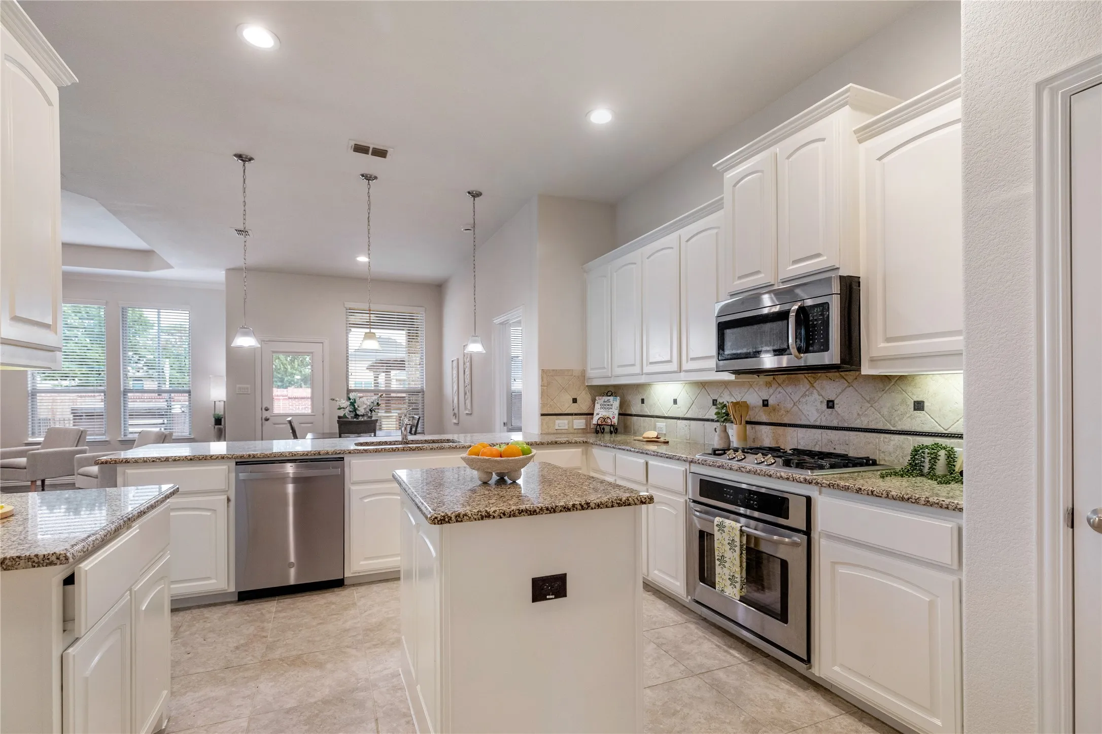 Single Family Residence For Sale in Tarrant County , 10324 Barbuda Trail, Fort Worth, Texas 76244, 4 Bedroom, 3 Bathroom, 2 Garage spaces, 2,802 Sqft, built in 2015, mls#21410824, Real Estate Agent in Fort Worth, Homes For Sale in Tarrant county, Homes For Sale in Fort Worth, Realtor in Fort Worth Texas, Real Estate Brokerage Independent Realty Texas, Luminita Cordes Realtor