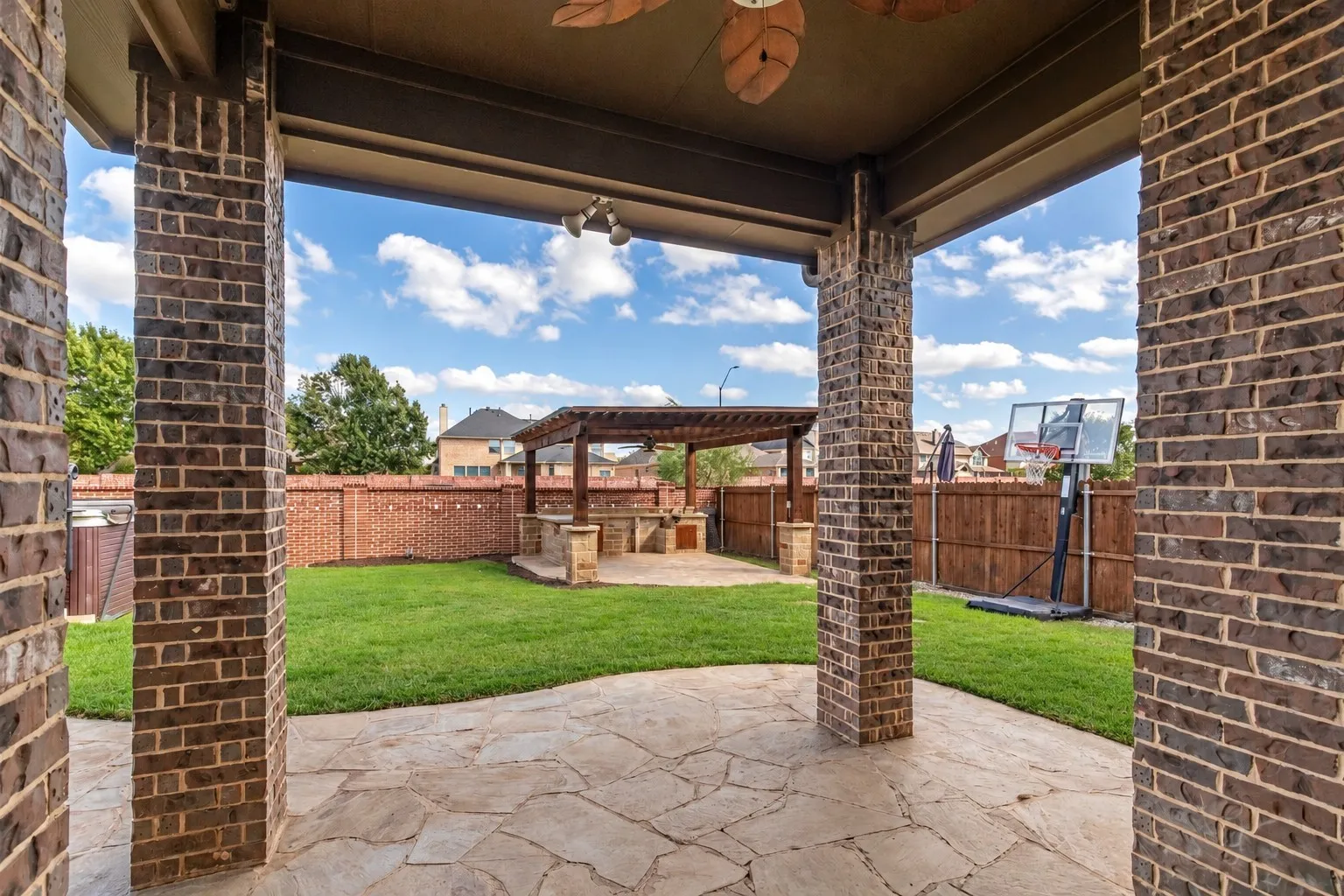 Single Family Residence For Sale in Tarrant County , 10324 Barbuda Trail, Fort Worth, Texas 76244, 4 Bedroom, 3 Bathroom, 2 Garage spaces, 2,802 Sqft, built in 2015, mls#21410824, Real Estate Agent in Fort Worth, Homes For Sale in Tarrant county, Homes For Sale in Fort Worth, Realtor in Fort Worth Texas, Real Estate Brokerage Independent Realty Texas, Luminita Cordes Realtor